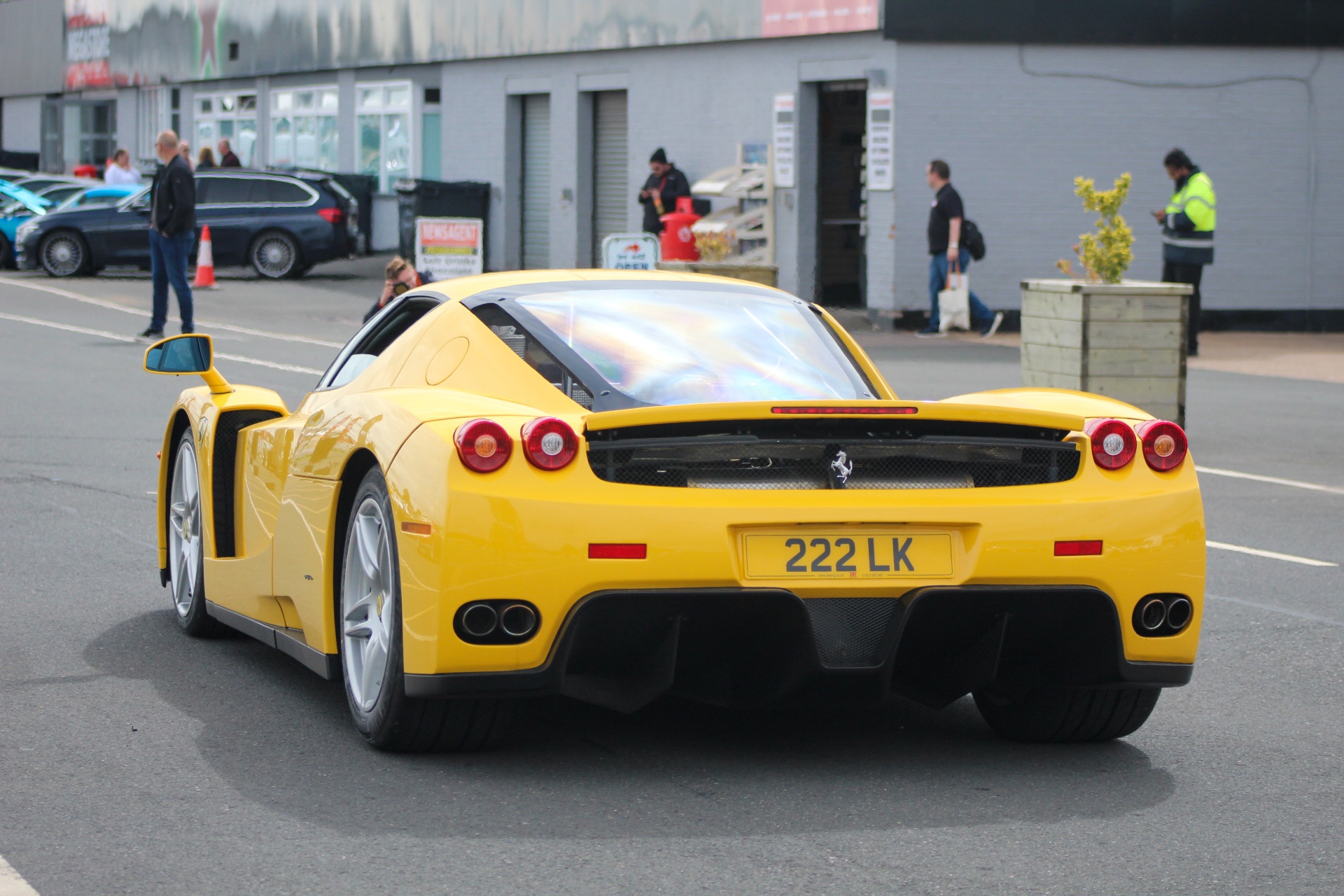 222 LK spotted on Ferrari Enzo