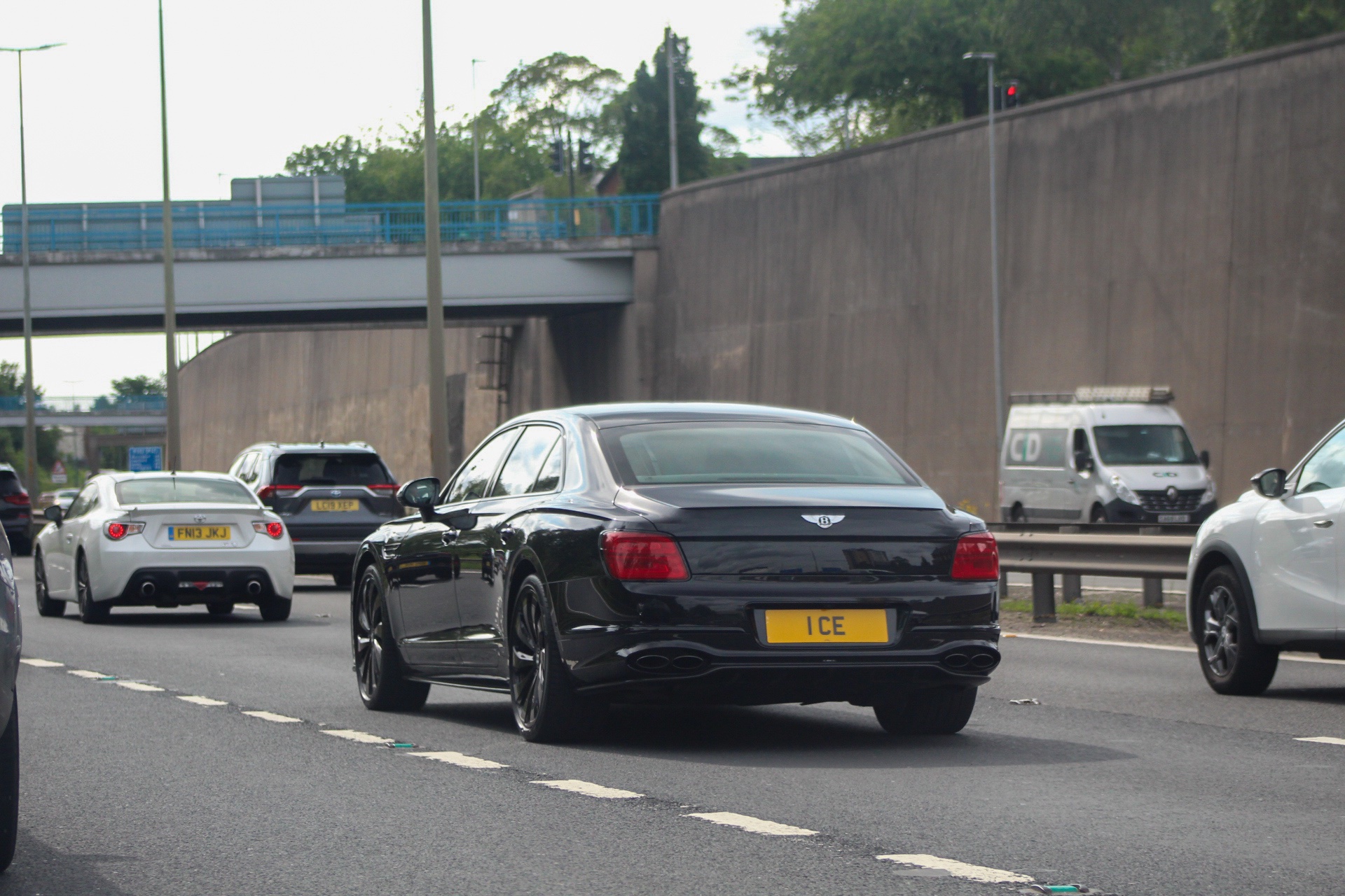 1 CE spotted on Bentley Flying Spur
