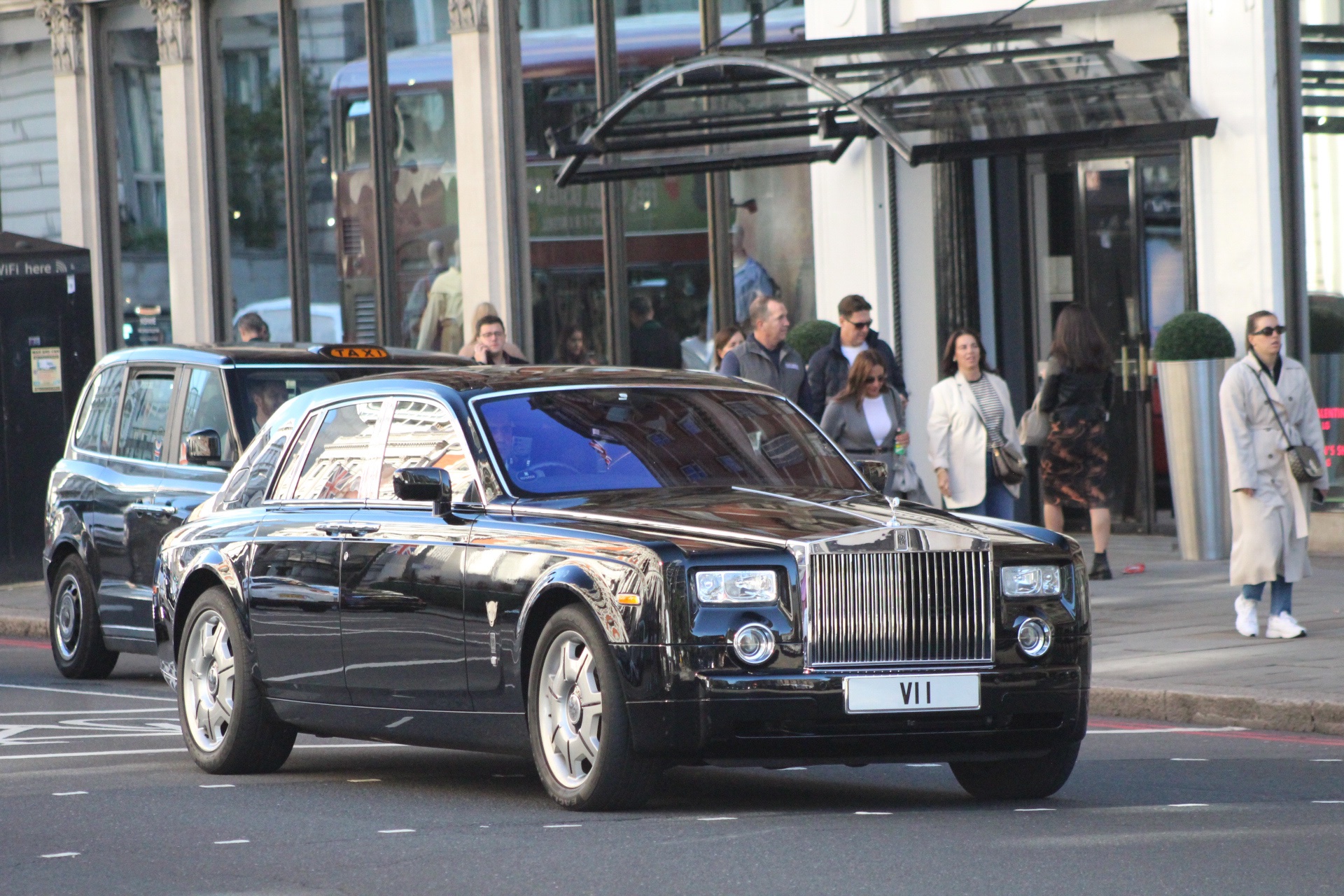 V 11 spotted on Rolls-Royce Phantom