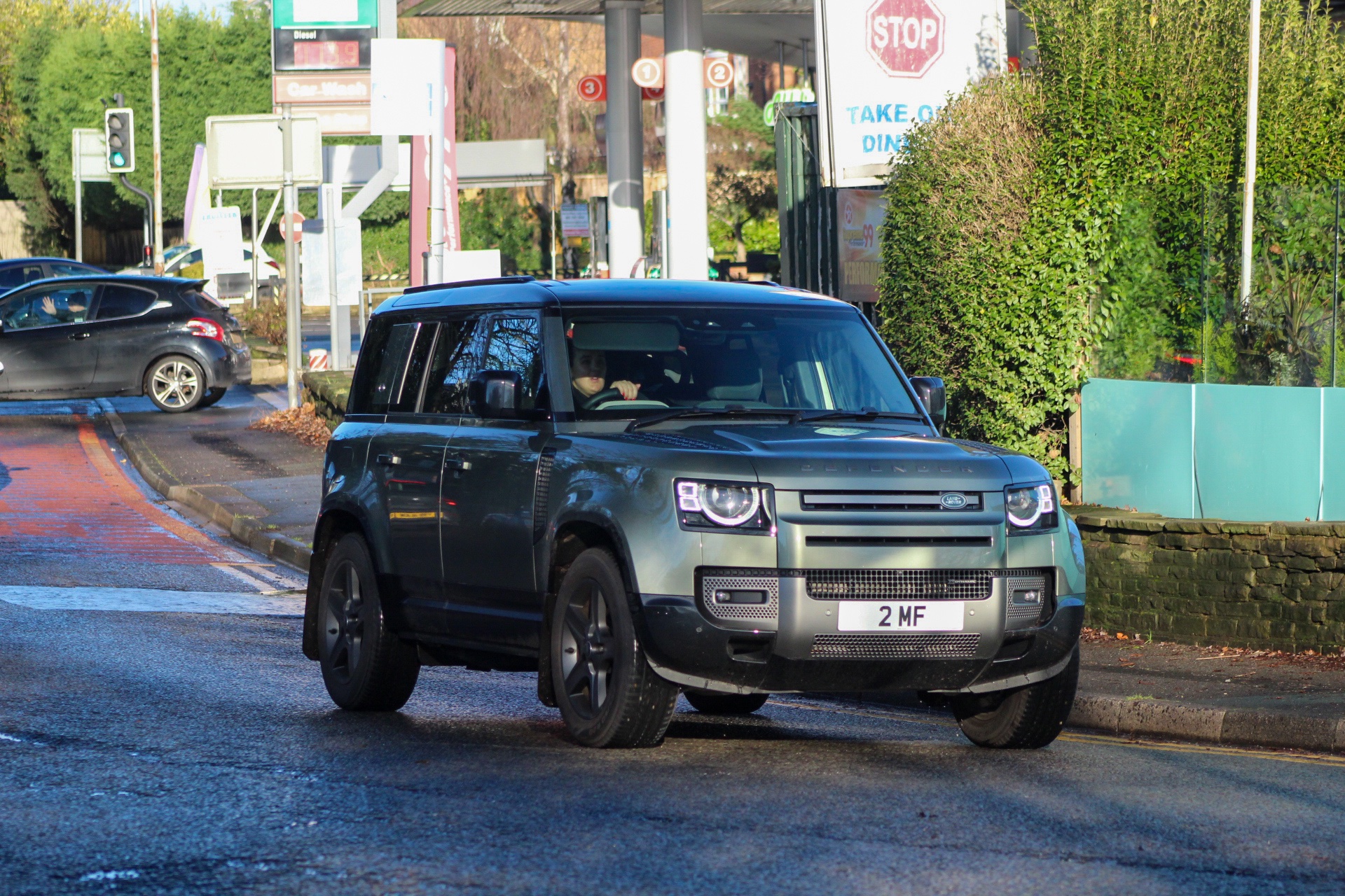 2 MF spotted on Land Rover Defender