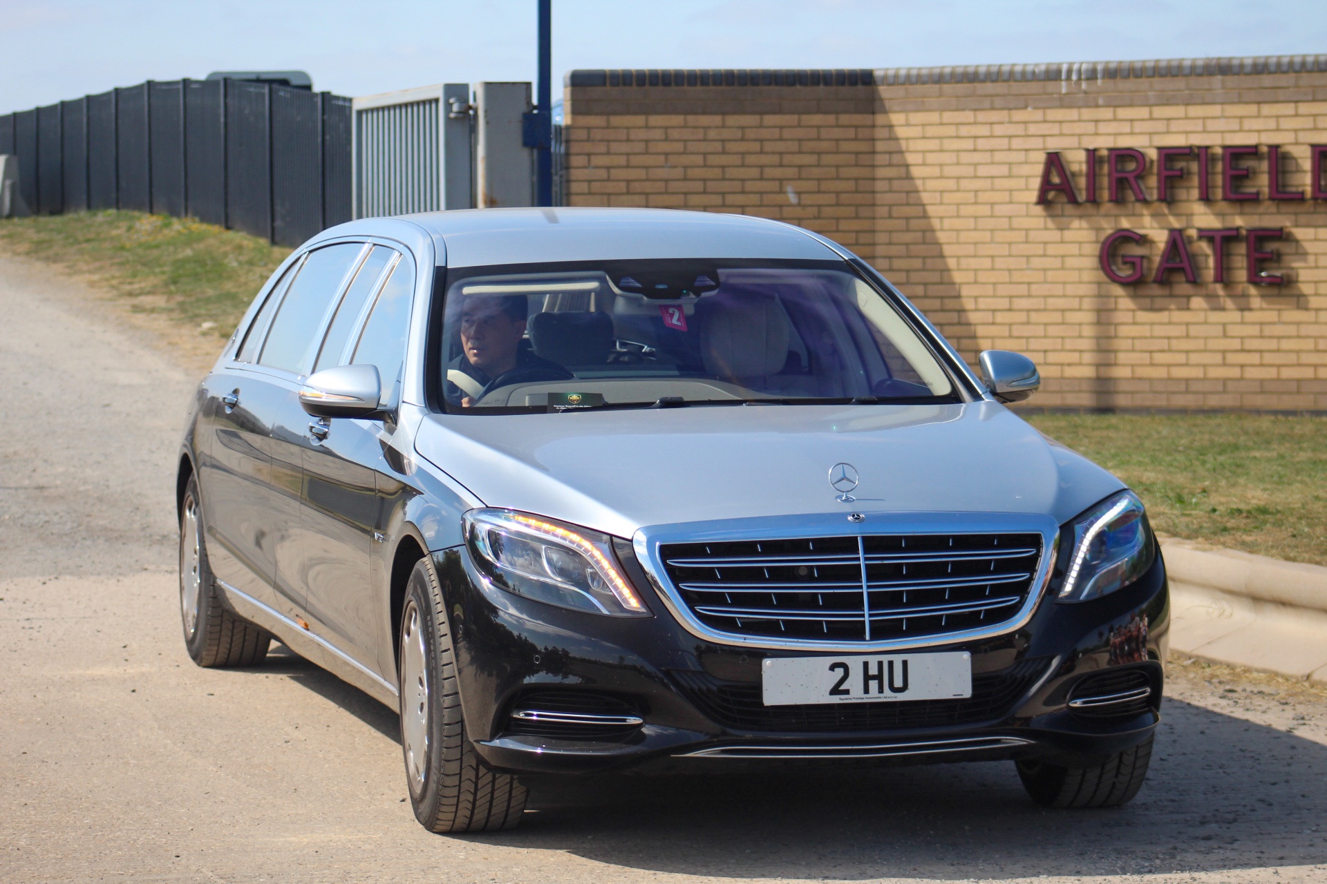 2 HU spotted on Maybach S-Class