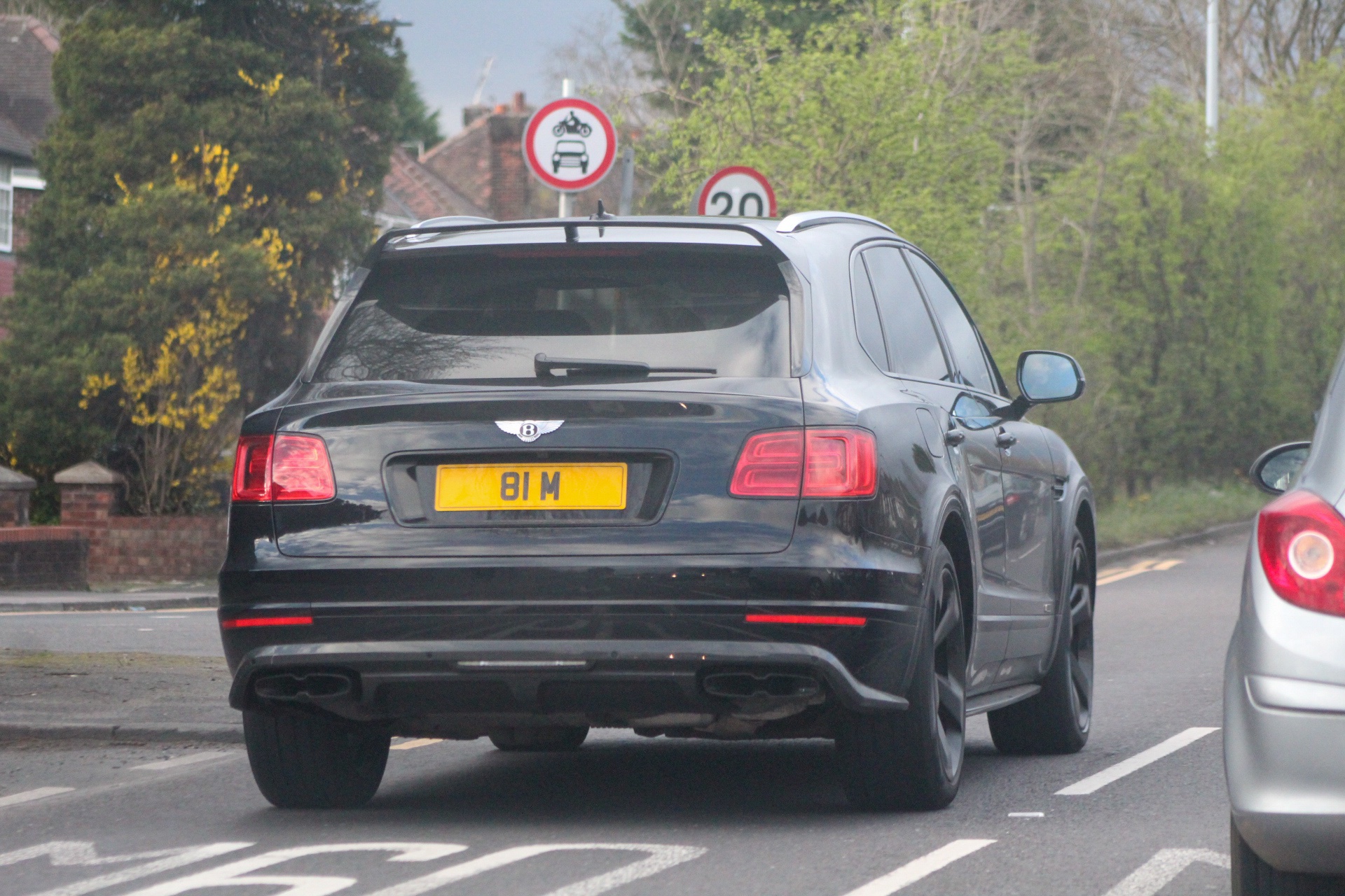 81 M spotted on Bentley Bentayga