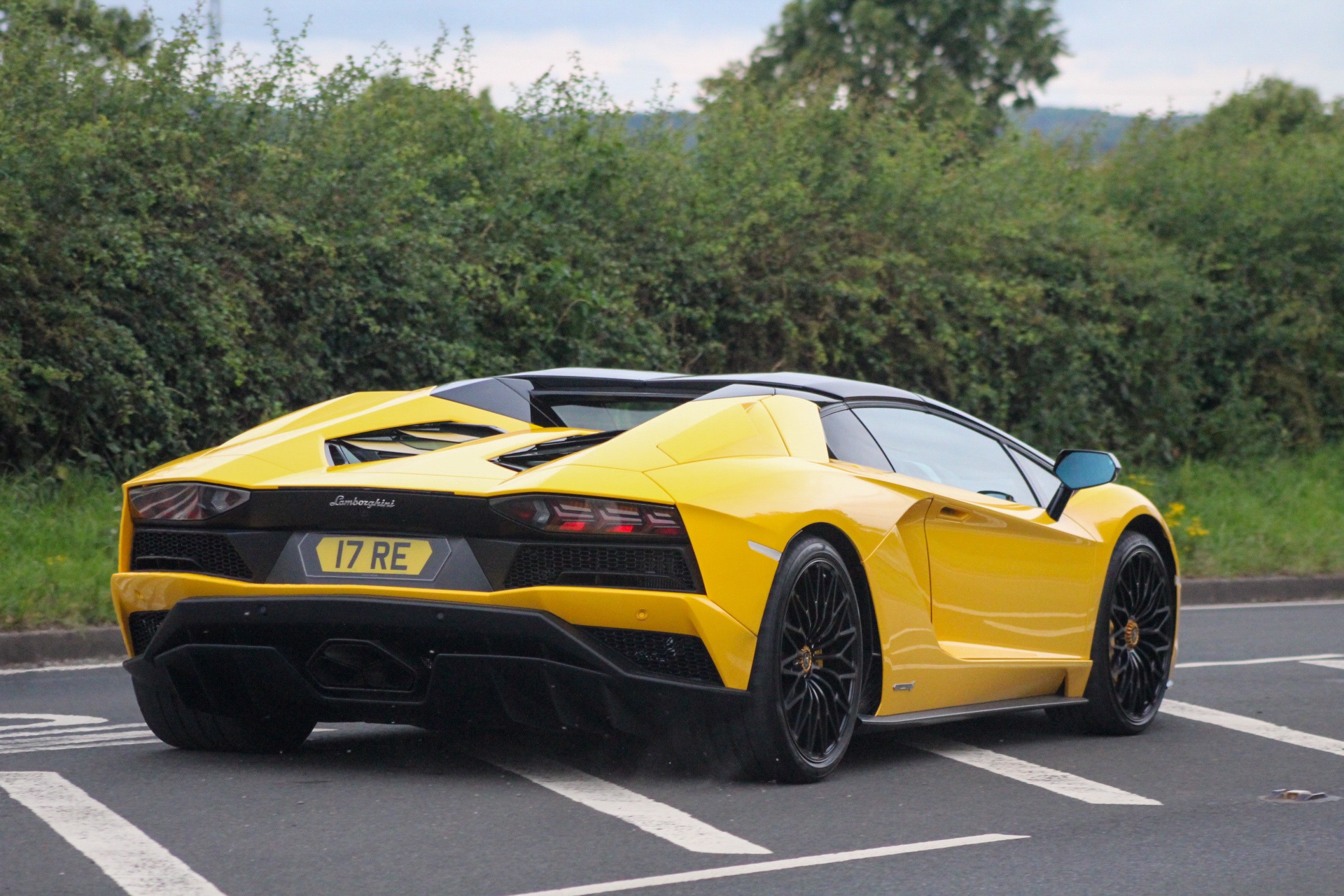 17 RE spotted on Lamborghini Aventador S