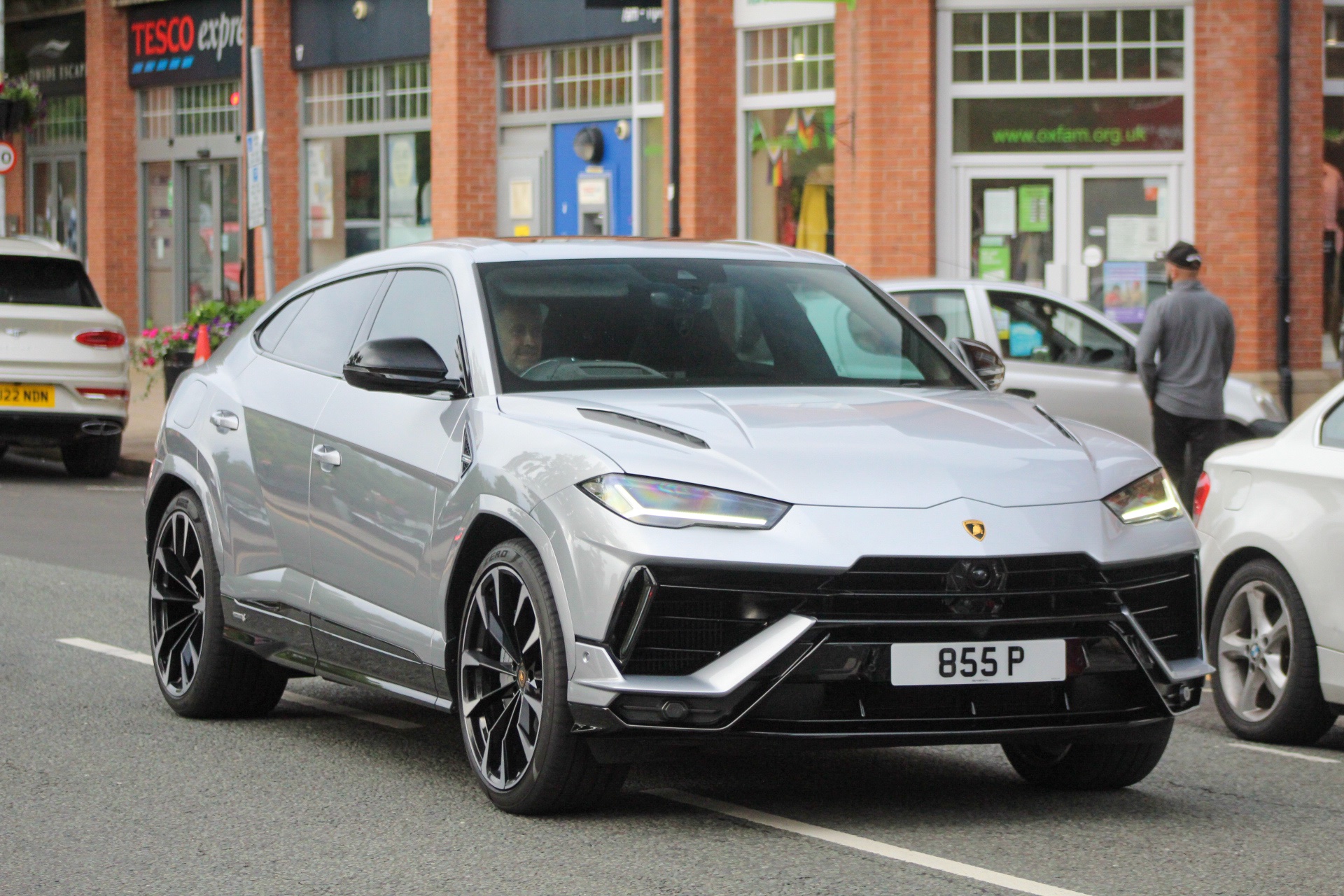 855 P spotted on Lamborghini Urus S