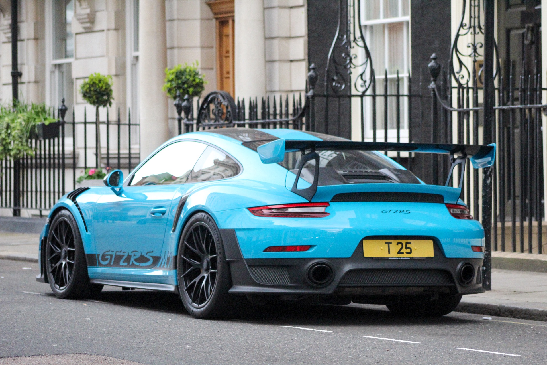 T 25 spotted on Porsche 911
