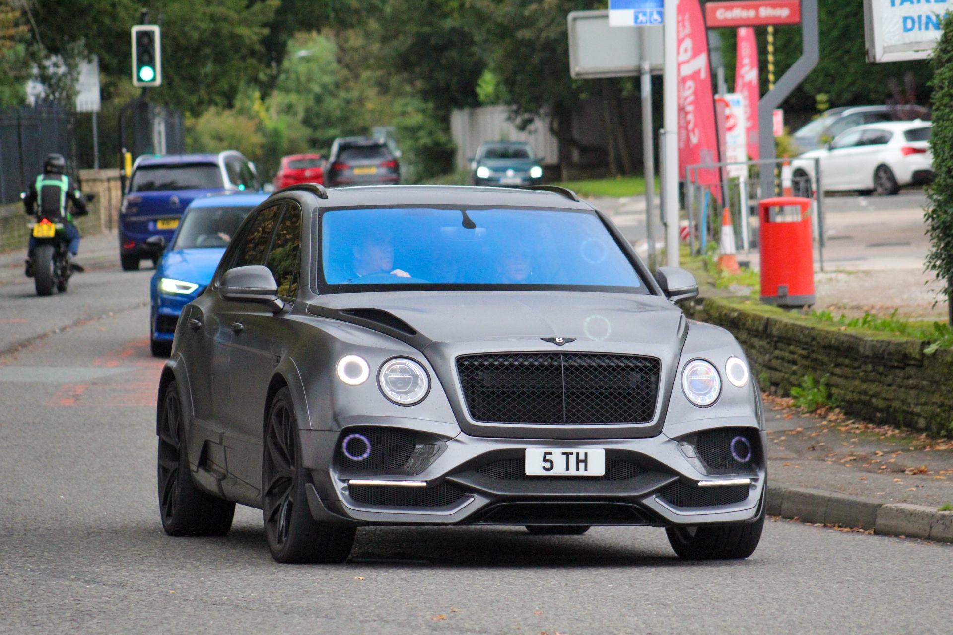 5 TH spotted on Bentley Bentayga