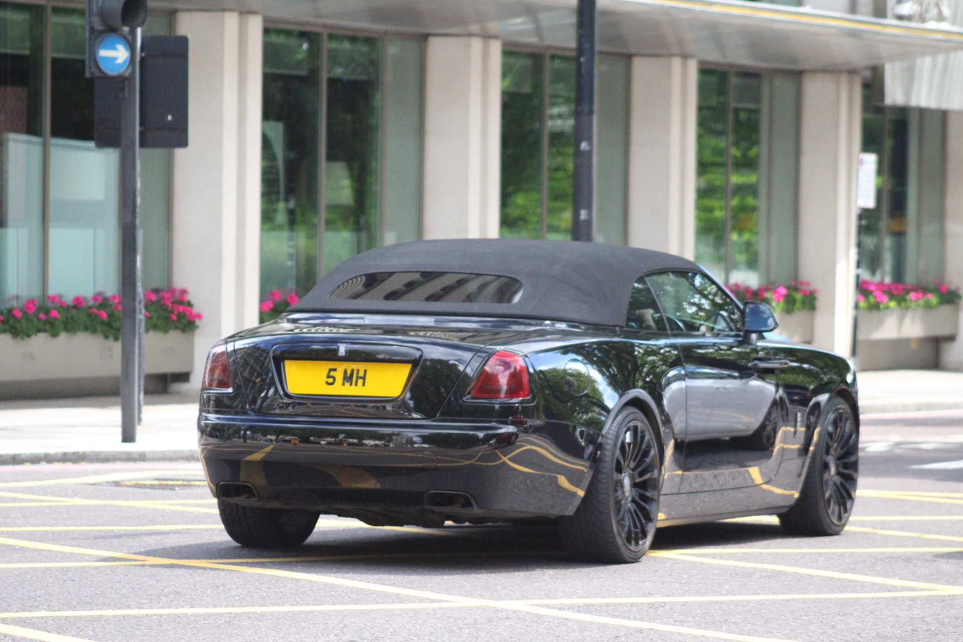 5 MH spotted on Rolls-Royce Dawn