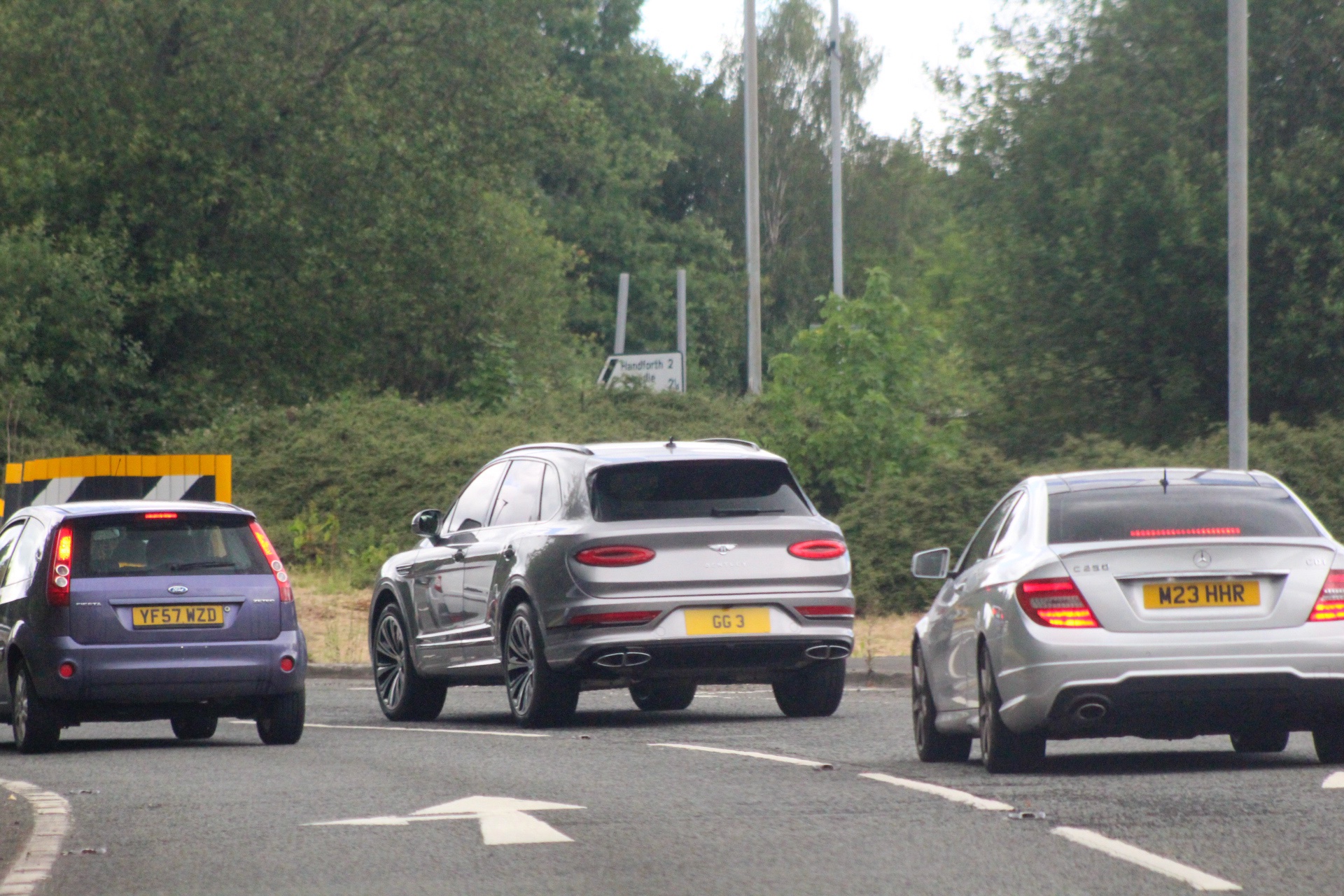 GG 3 spotted on Bentley Bentayga