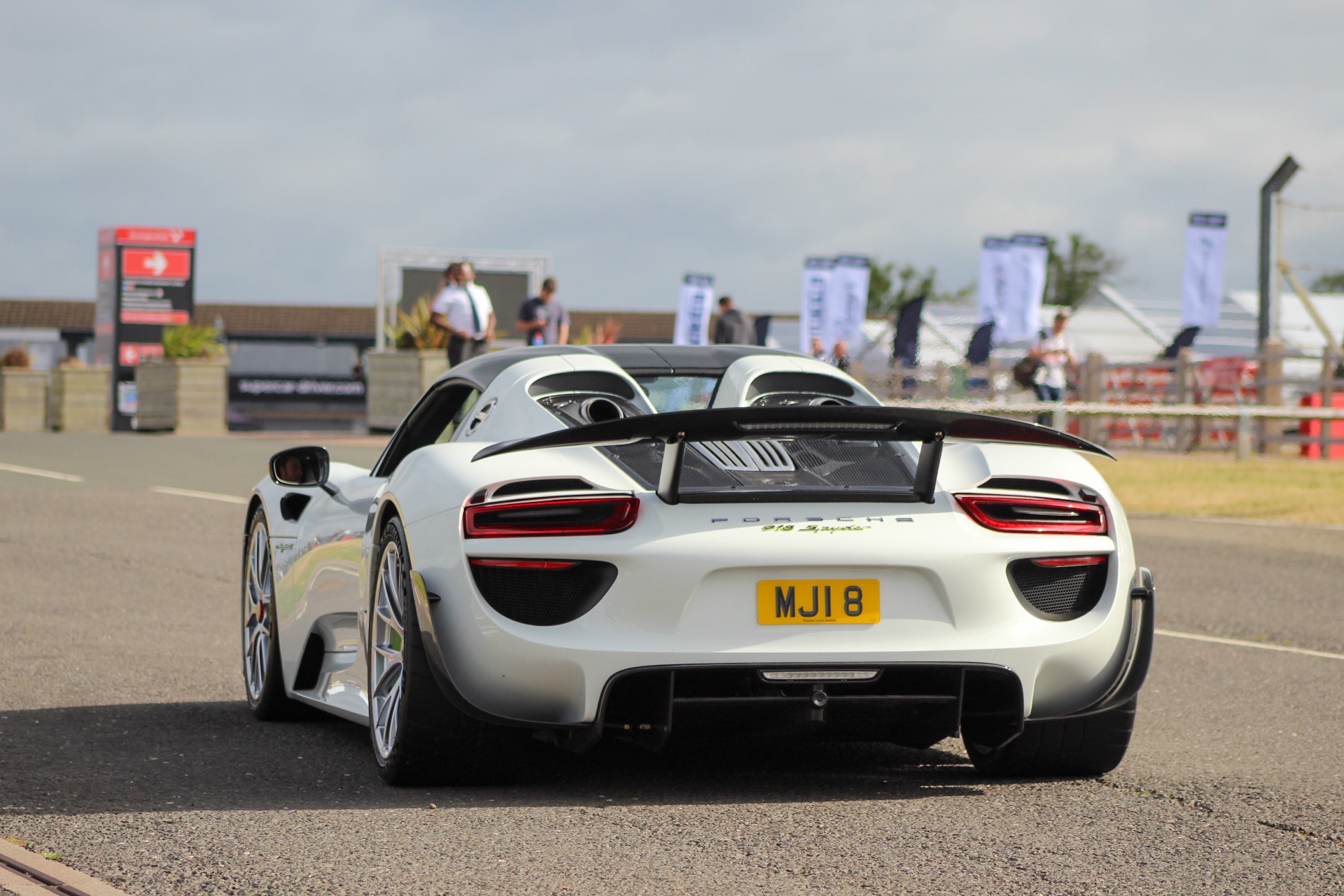 MJ 18 spotted on Porsche 918 Spyder