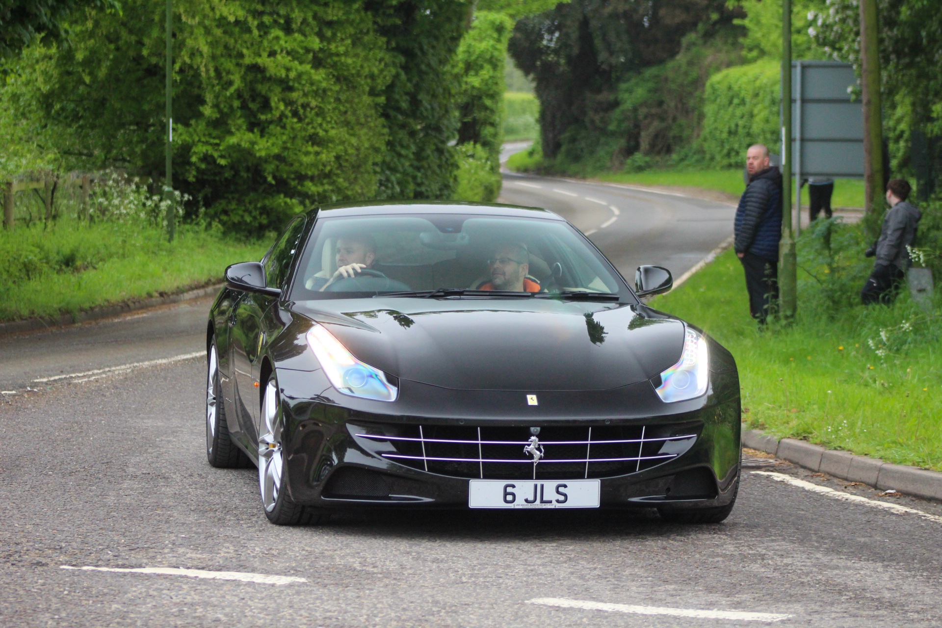 6 JLS spotted on Ferrari FF
