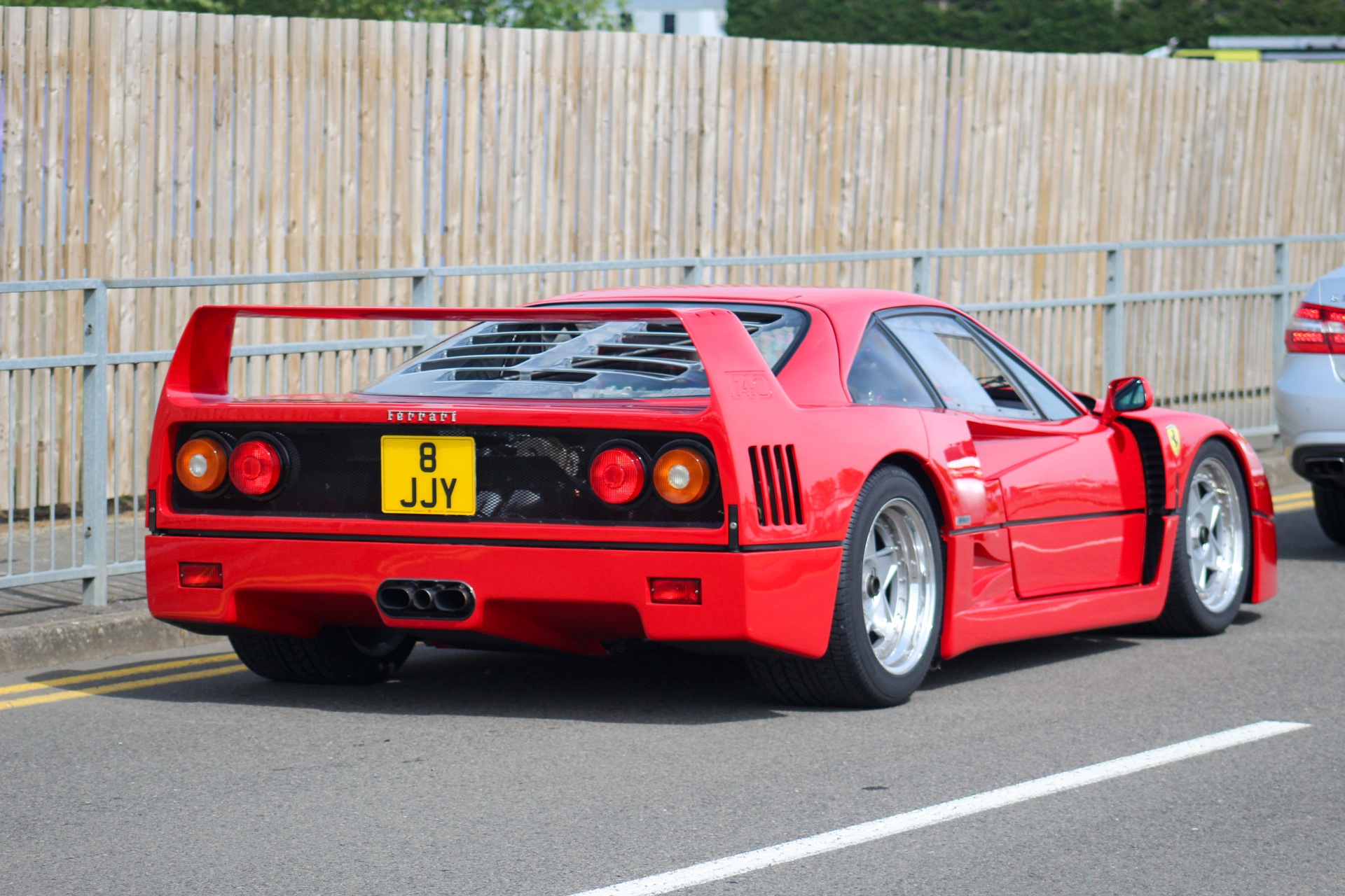 8 JJY spotted on Ferrari F40