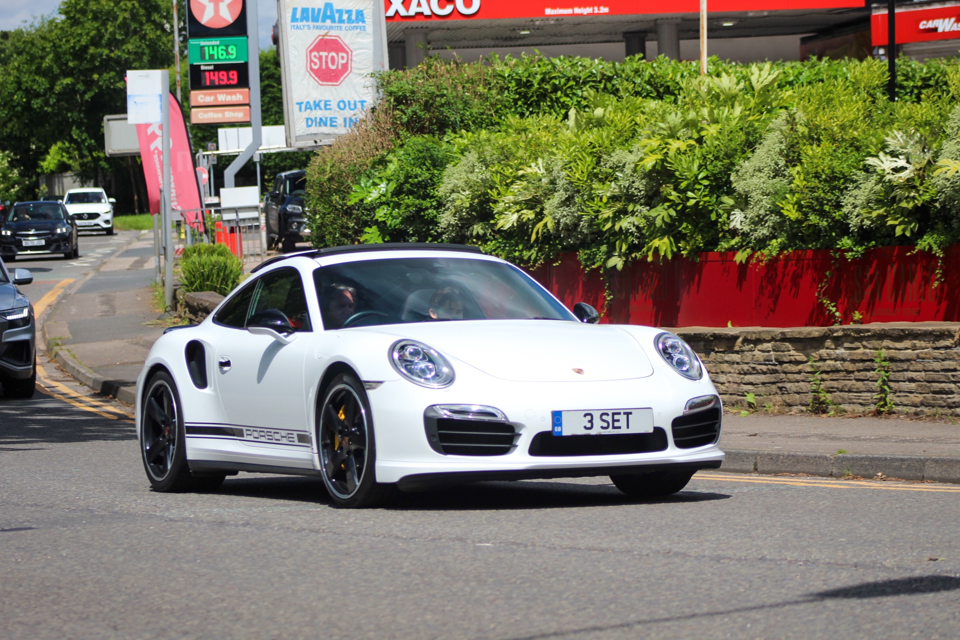 3 SET spotted on Porsche 911 Turbo S
