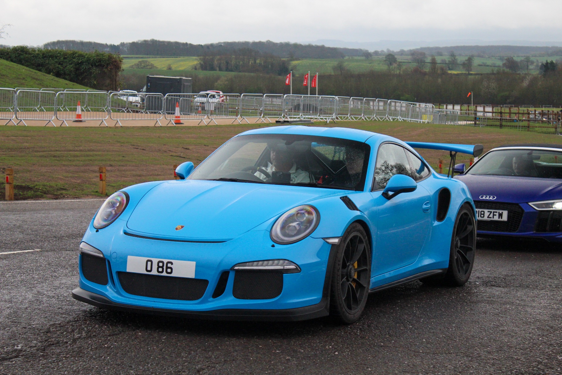 O 86 spotted on Porsche 911