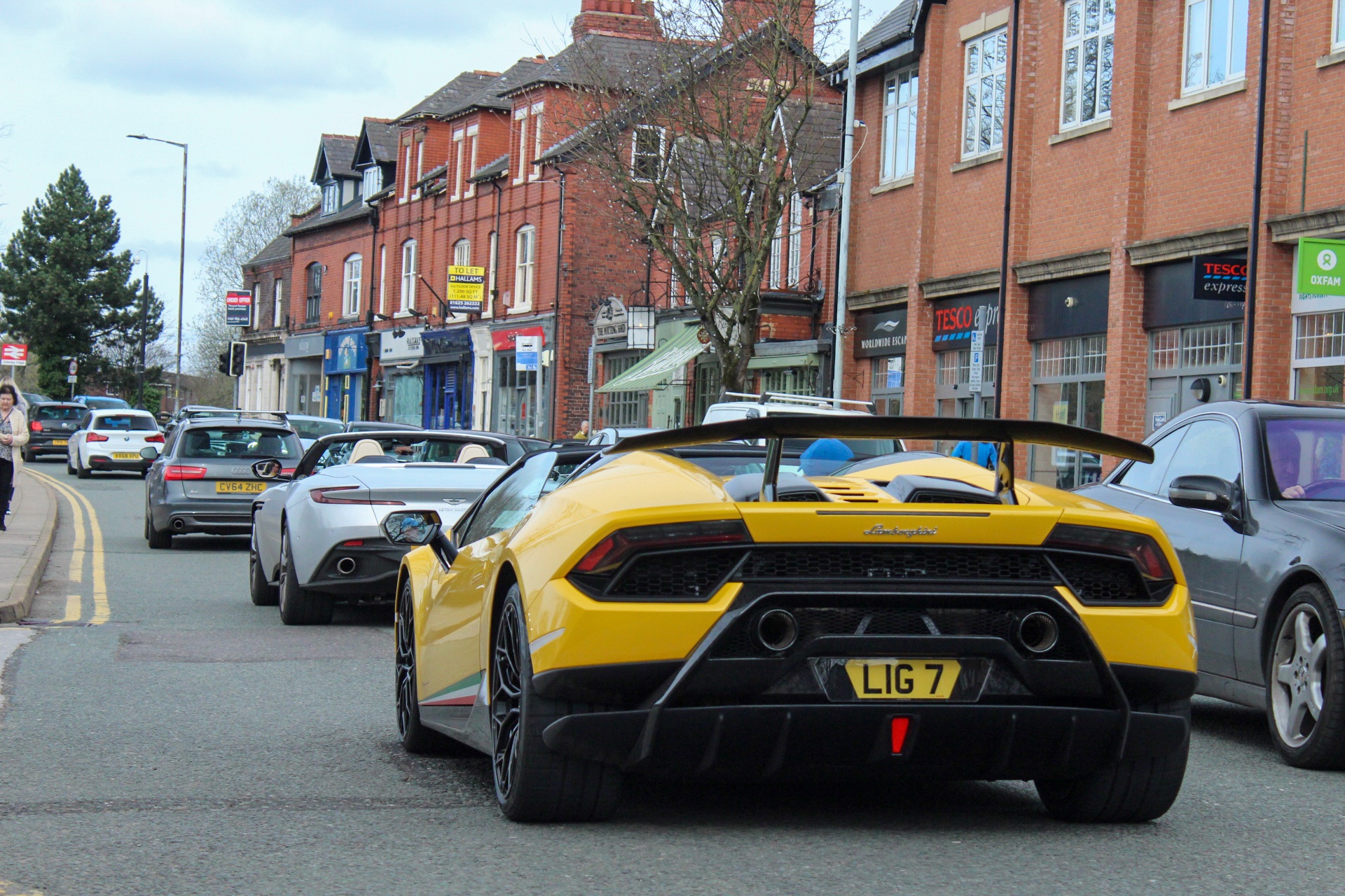 LIG 7 spotted on Lamborghini Huracan