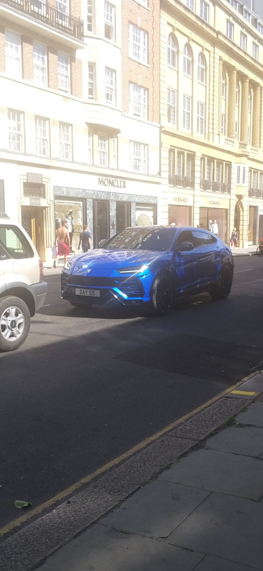 DAY 5S spotted on Lamborghini Urus