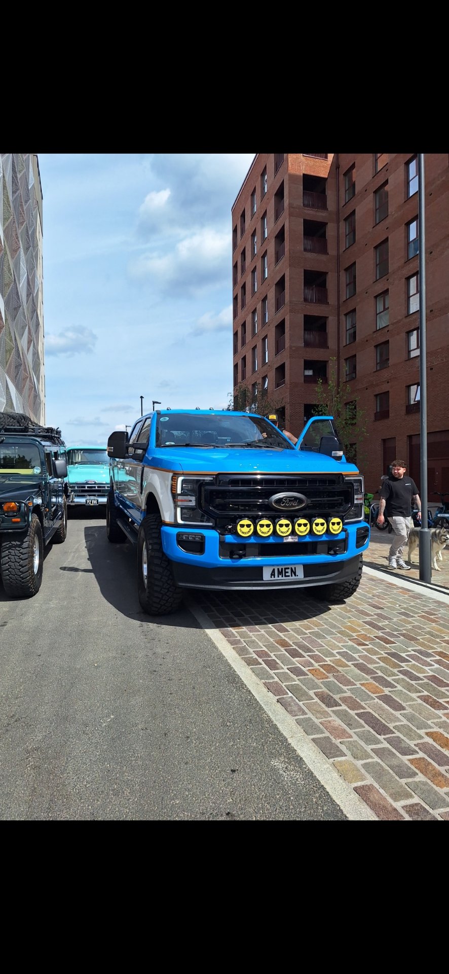 4 MEN spotted on Ford