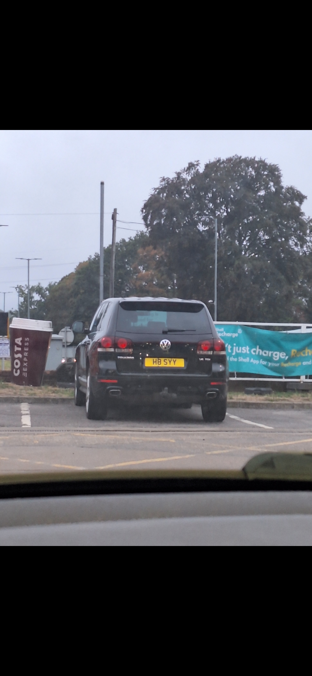 H8 SYY private number plate on a Volkswagen Touareg, spotted in Enfield