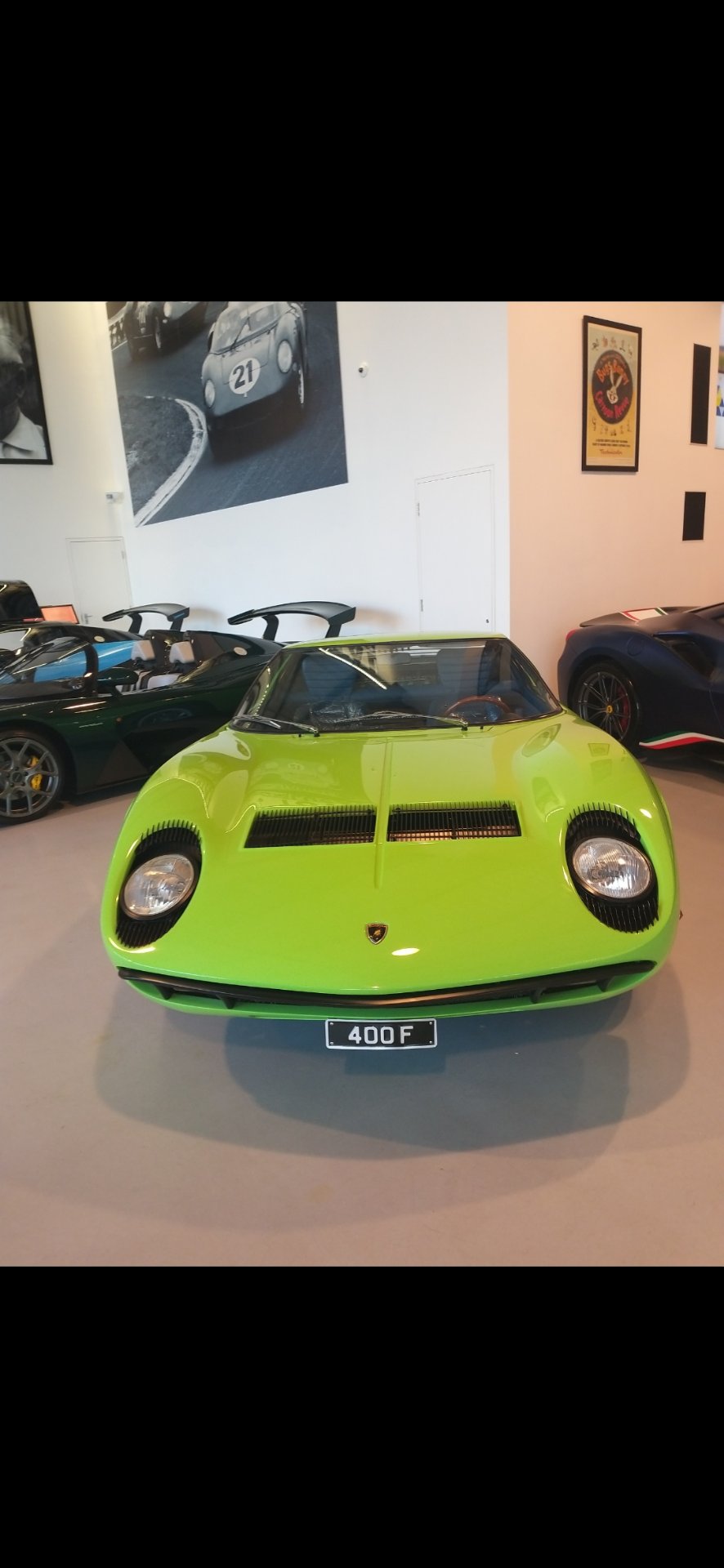 400 F private number plate on a Lamborghini, spotted in London