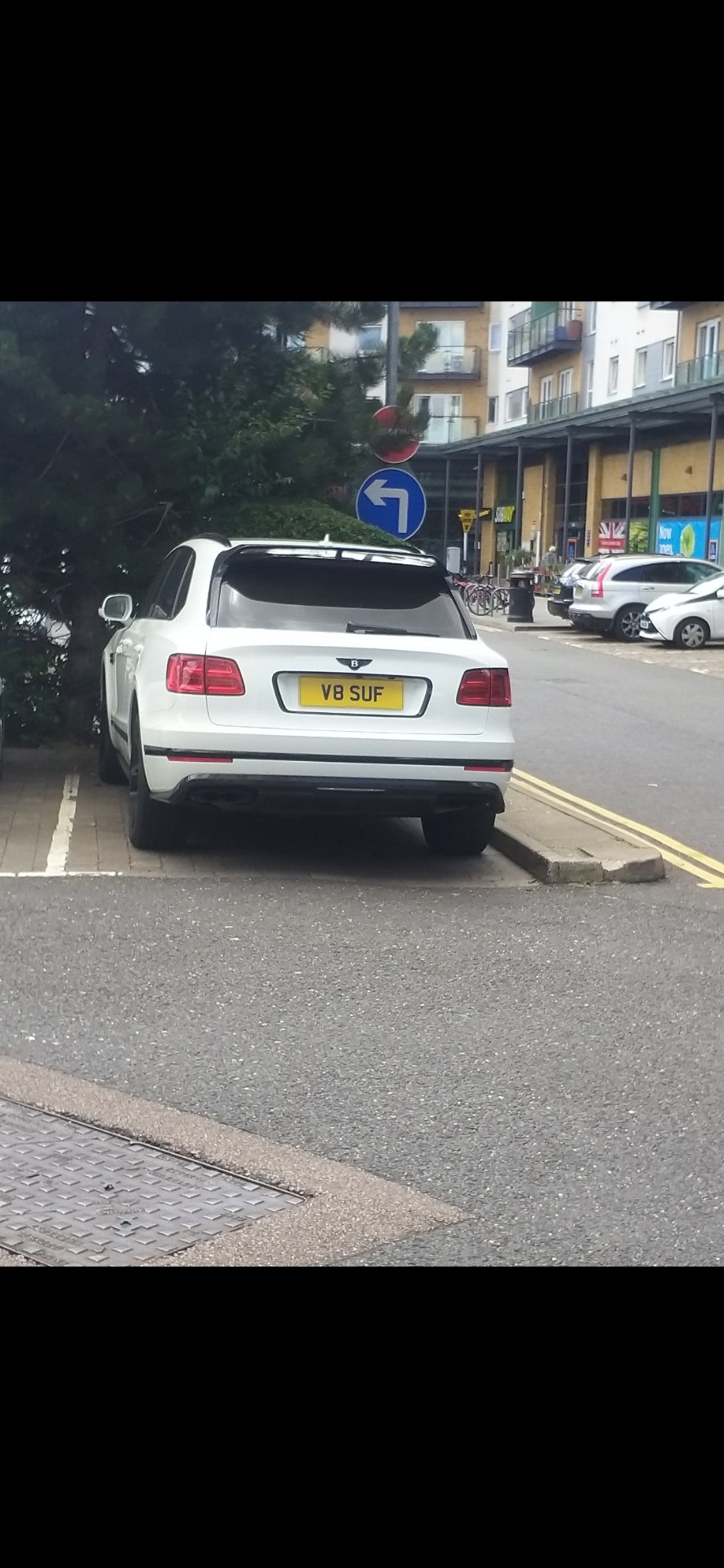 V8 SUF spotted on Bentley Bentayga