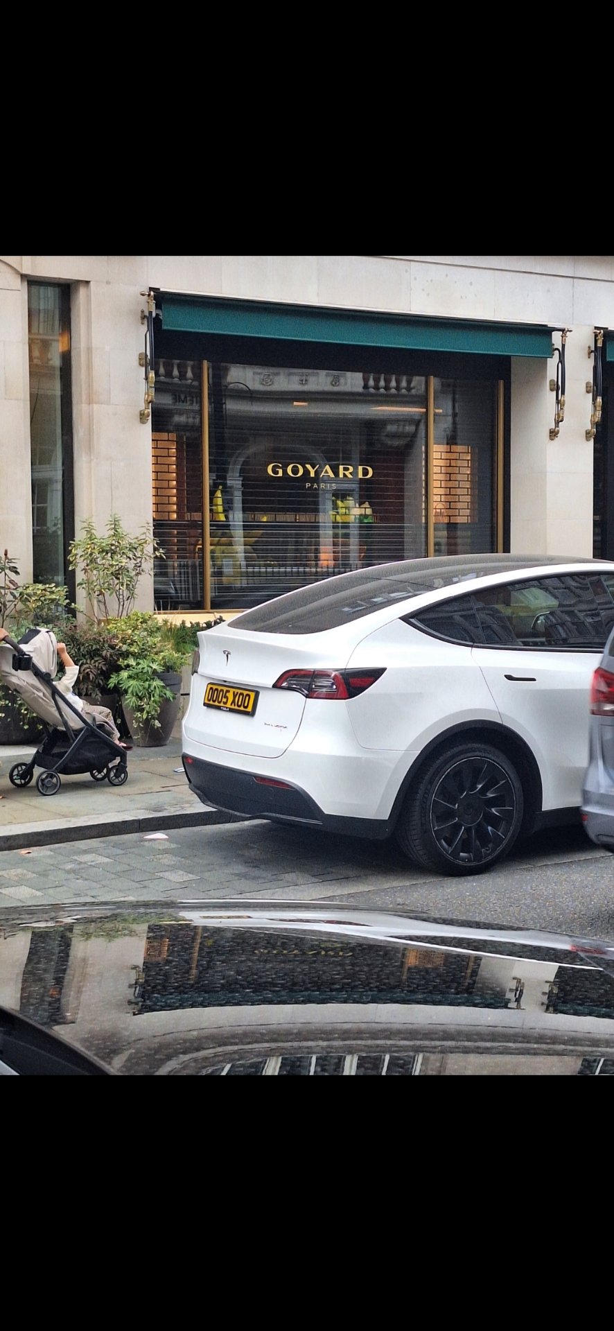 OO05 XOO private number plate on a Tesla Model Y, spotted in London
