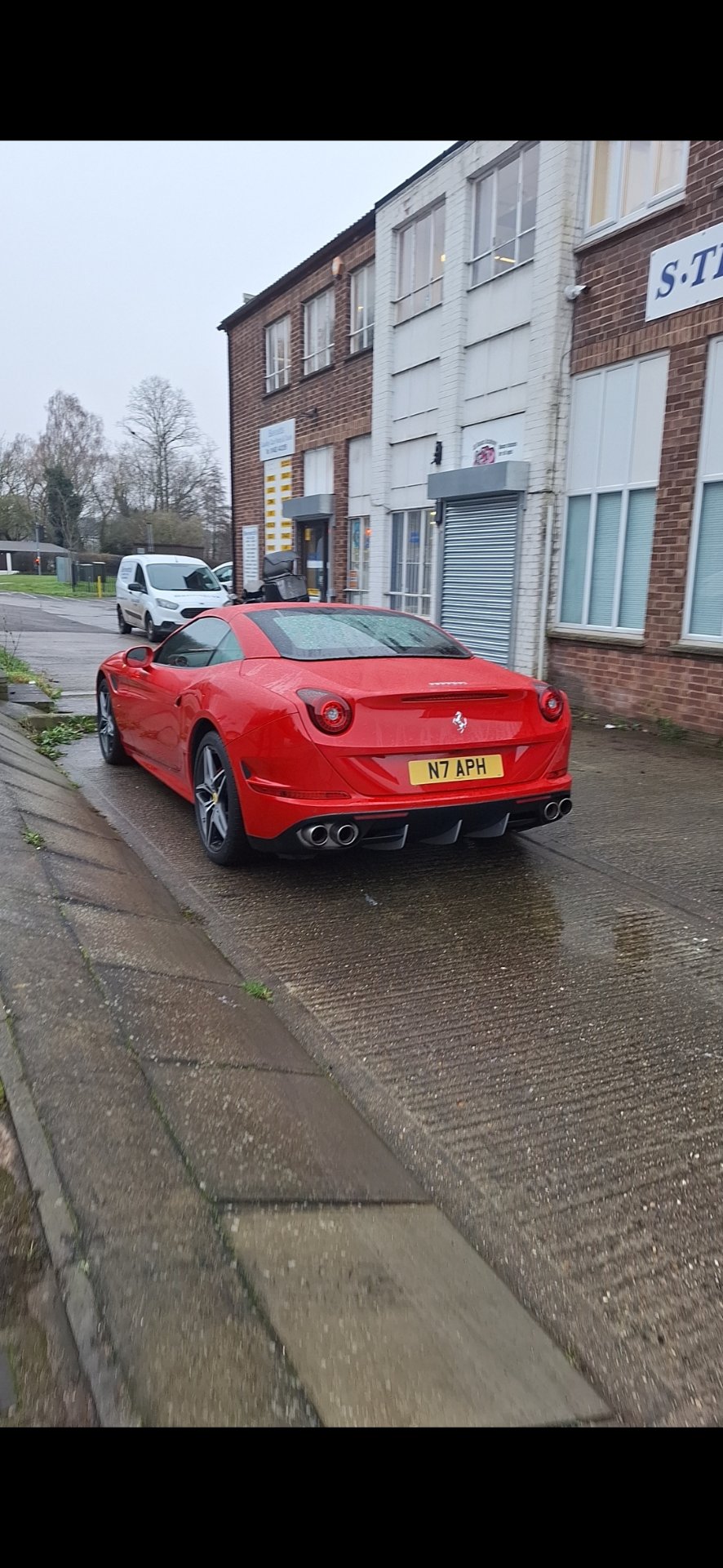 N7 APH private number plate on a Ferrari, spotted in Hitchin