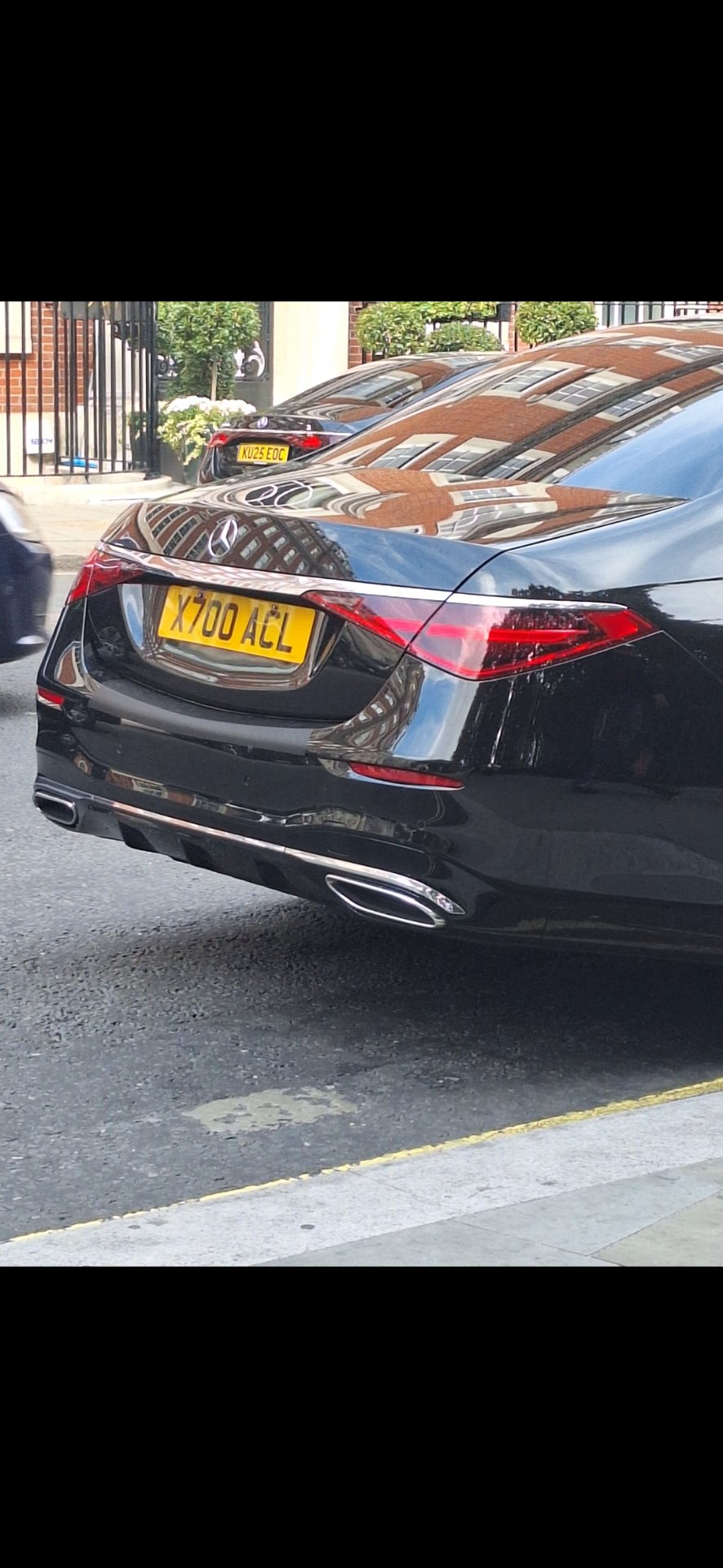 X700 ACL private number plate on a Mercedes-Benz S-Class, spotted in London