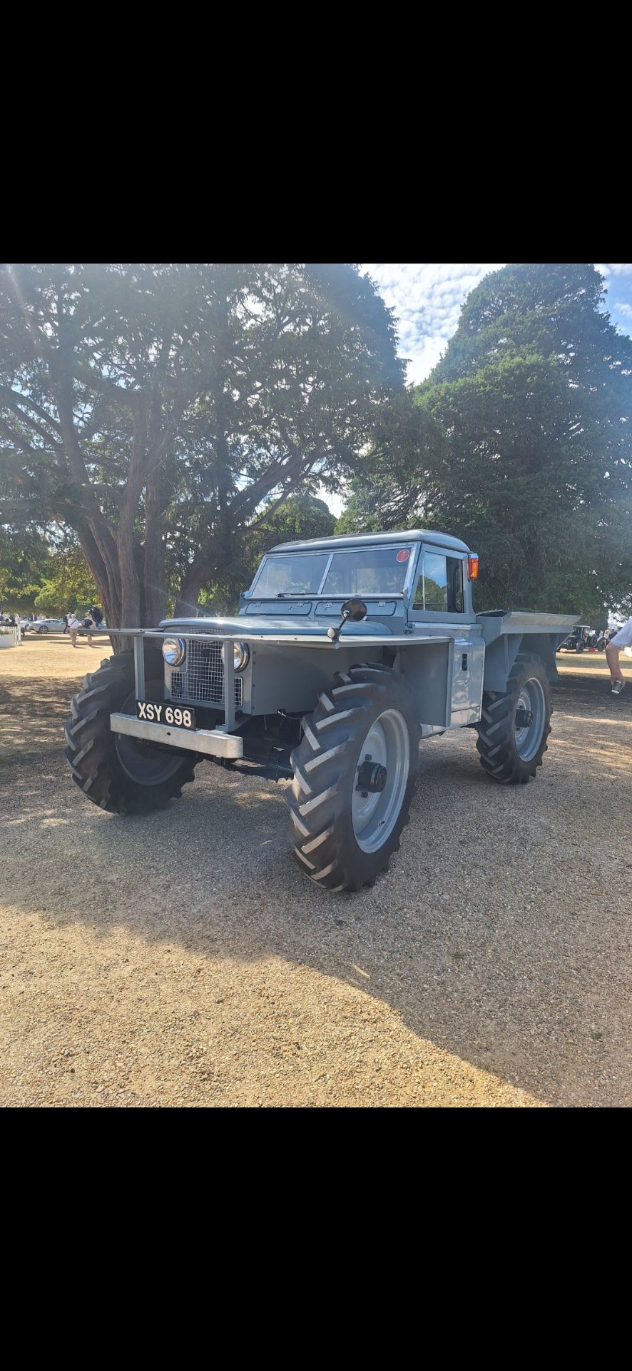 XSY 698 spotted on Land Rover Defender (Classic)