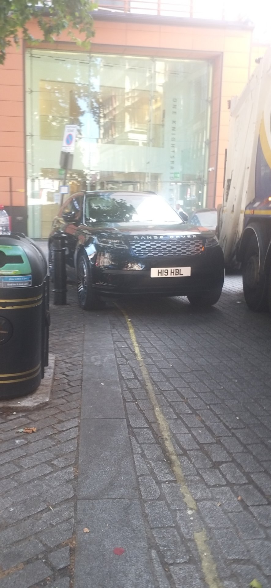 H19 HBL spotted on Land Rover Range Rover