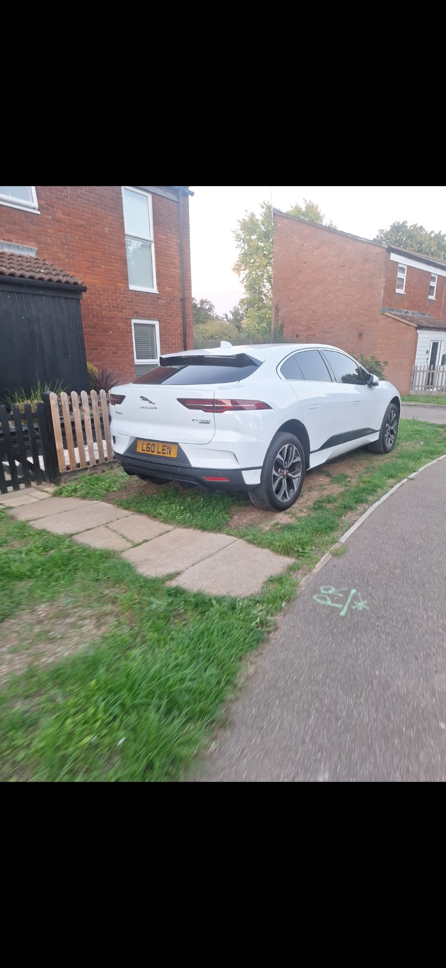 L60 LEN spotted on Jaguar E-Pace