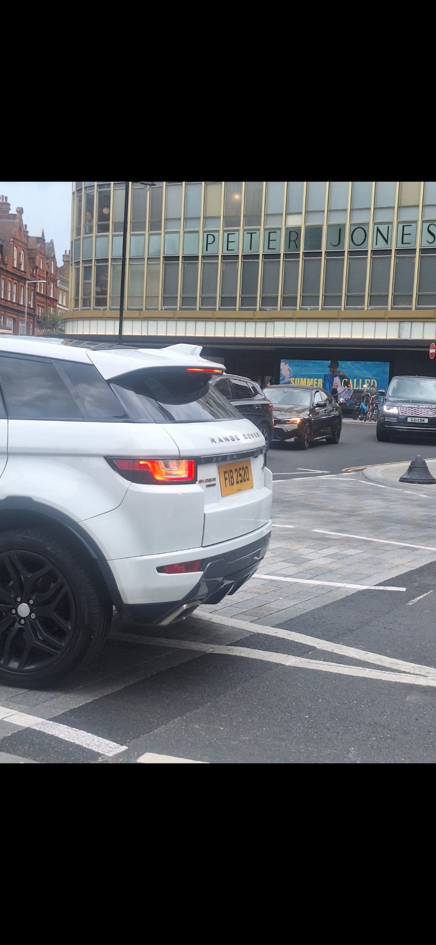 FIB 2520 spotted on Land Rover Range Rover