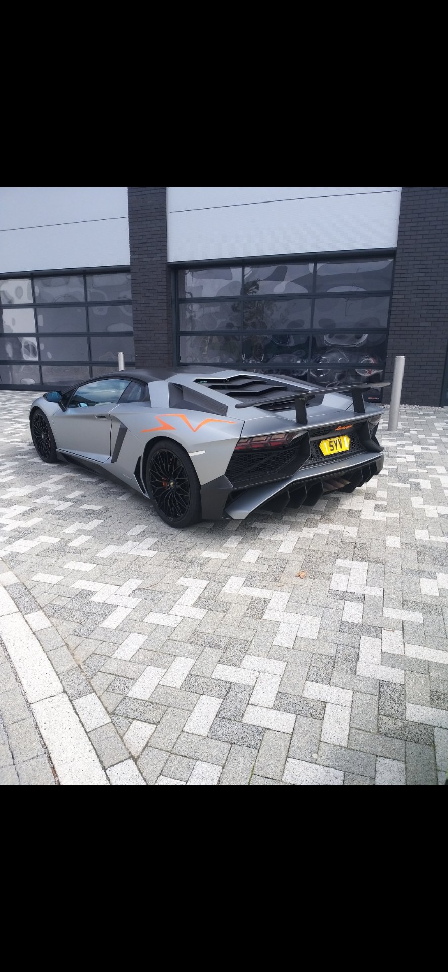 5 YV spotted on Lamborghini