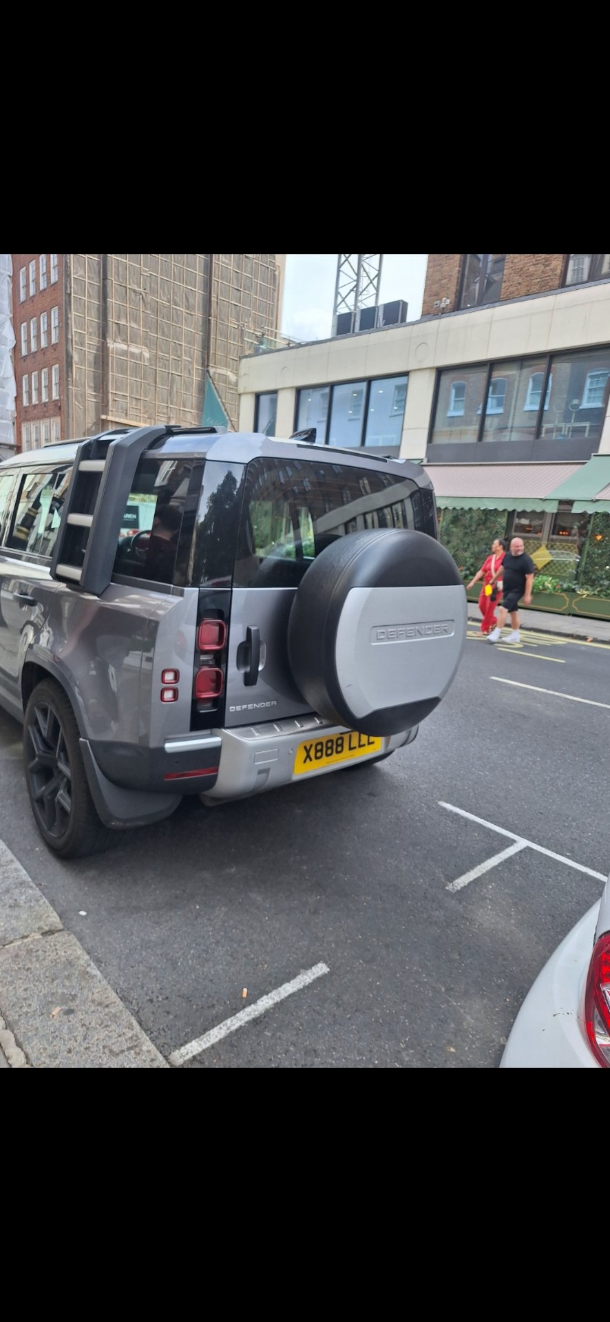 X888 LLL spotted on Land Rover Defender