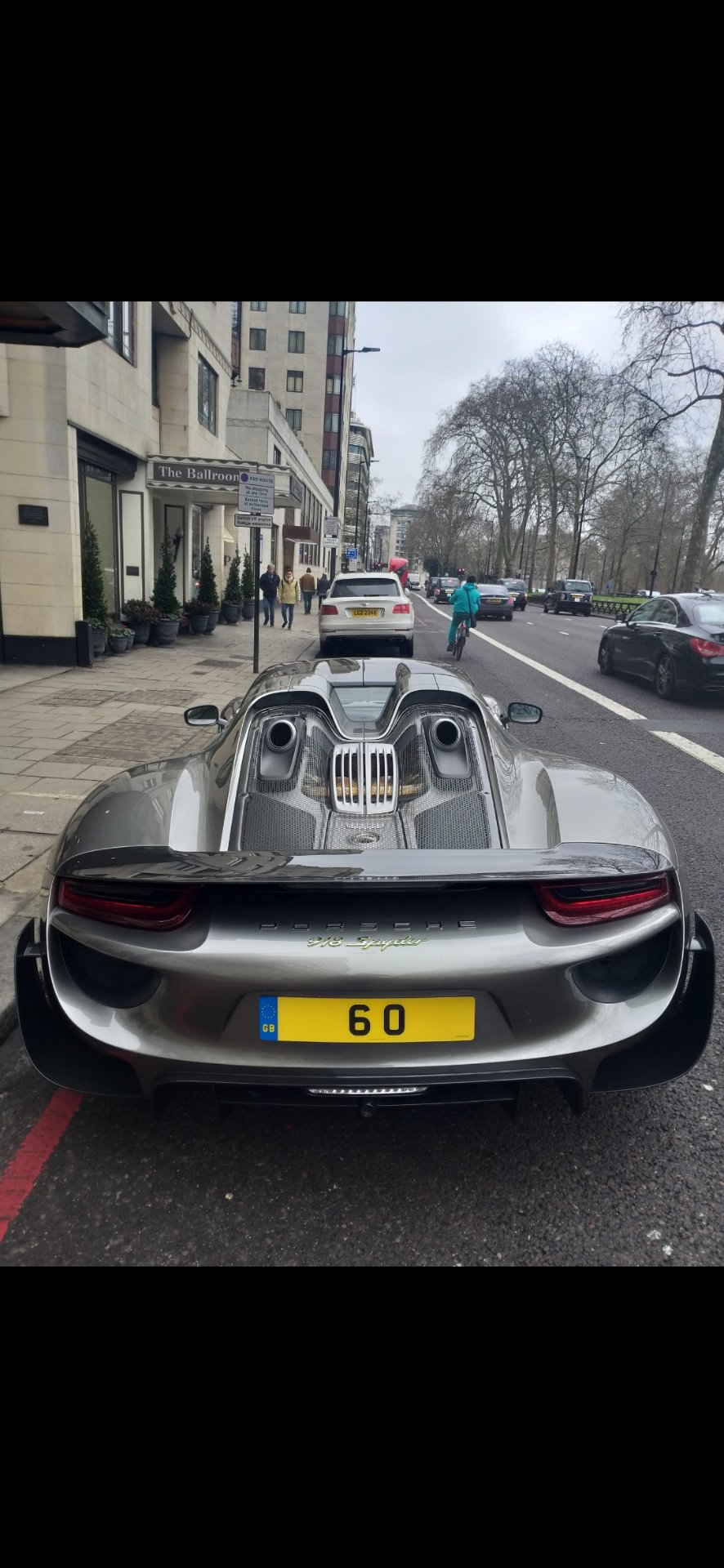 6 O spotted on Porsche