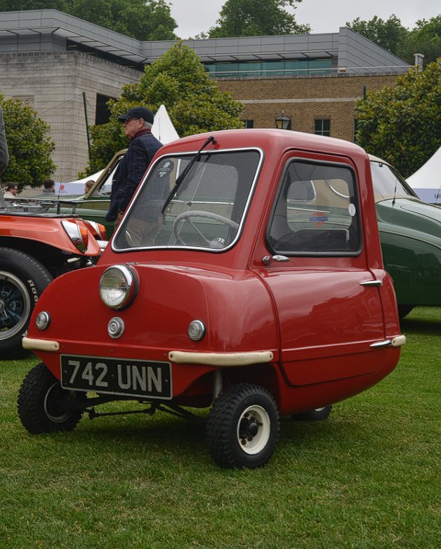 742 UNN spotted on Peel P50