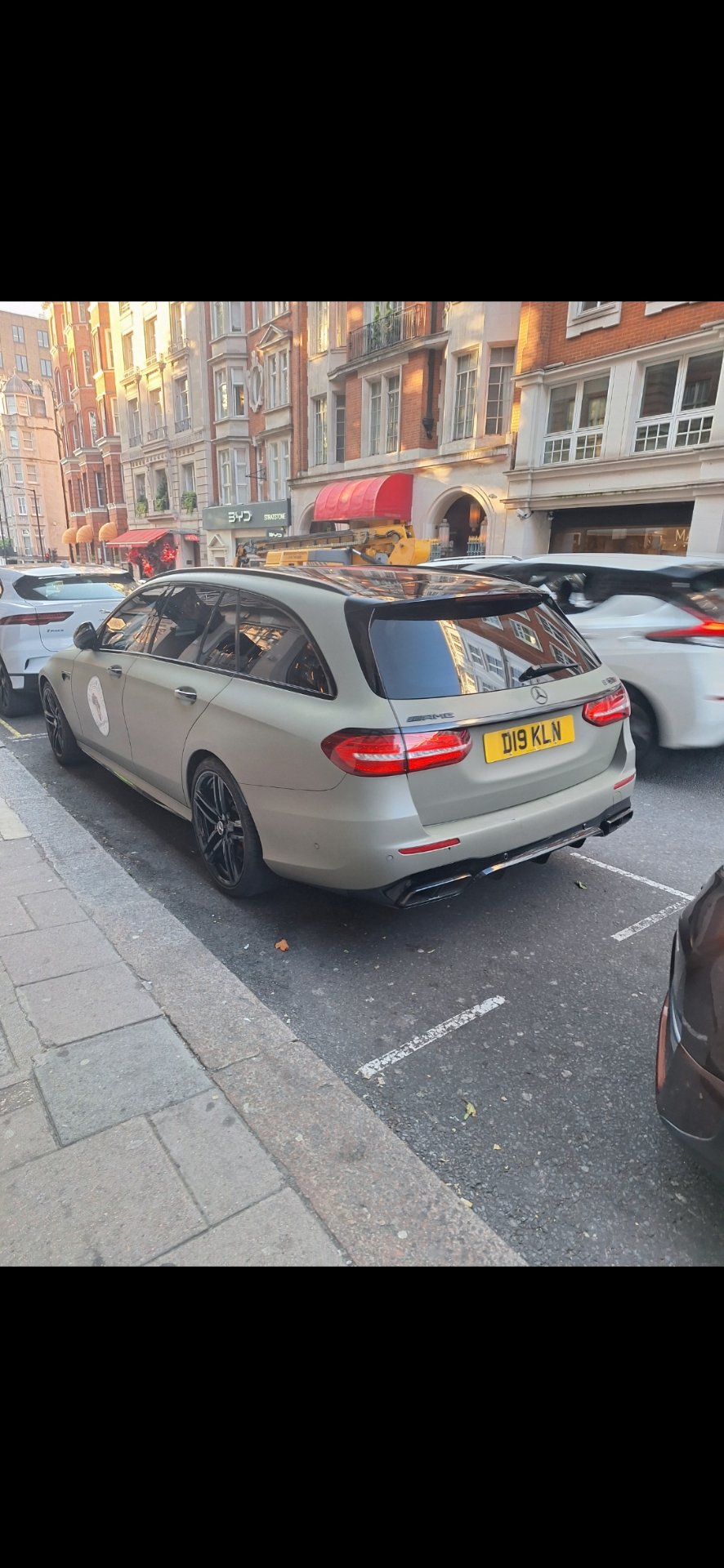 D19 KLN private number plate on a Mercedes-Benz E-Class, spotted in London