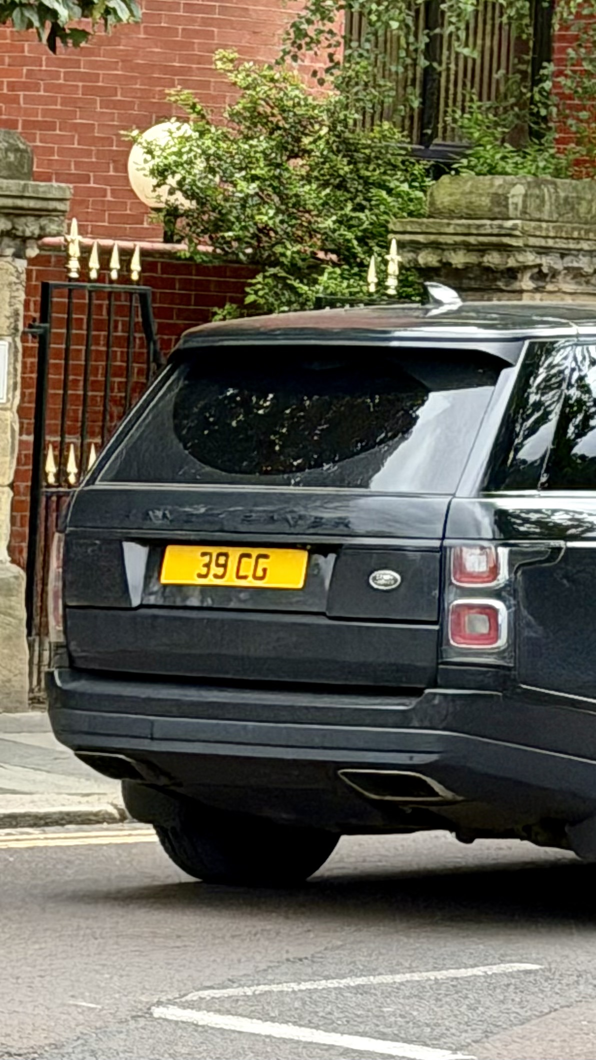39 CG spotted on Land Rover Range Rover