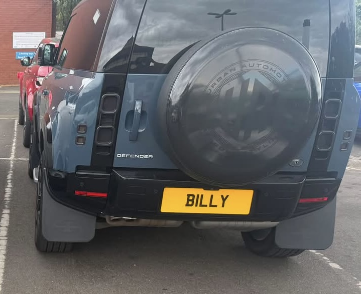 B1 LLY spotted on Land Rover Defender