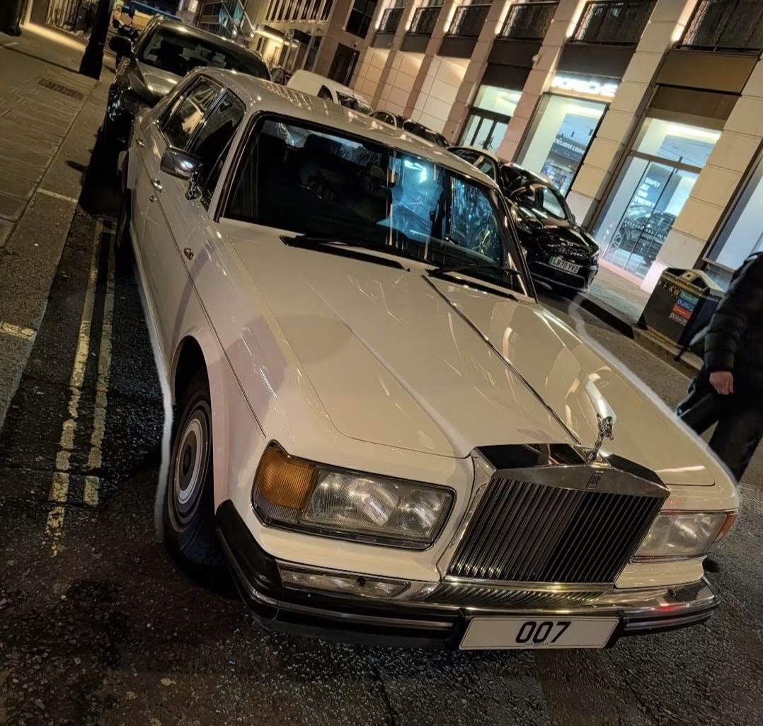 OO 7 spotted on Rolls-Royce Silver Spirit