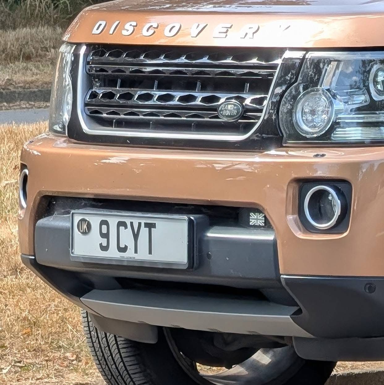 9 CYT spotted on Land Rover Discovery