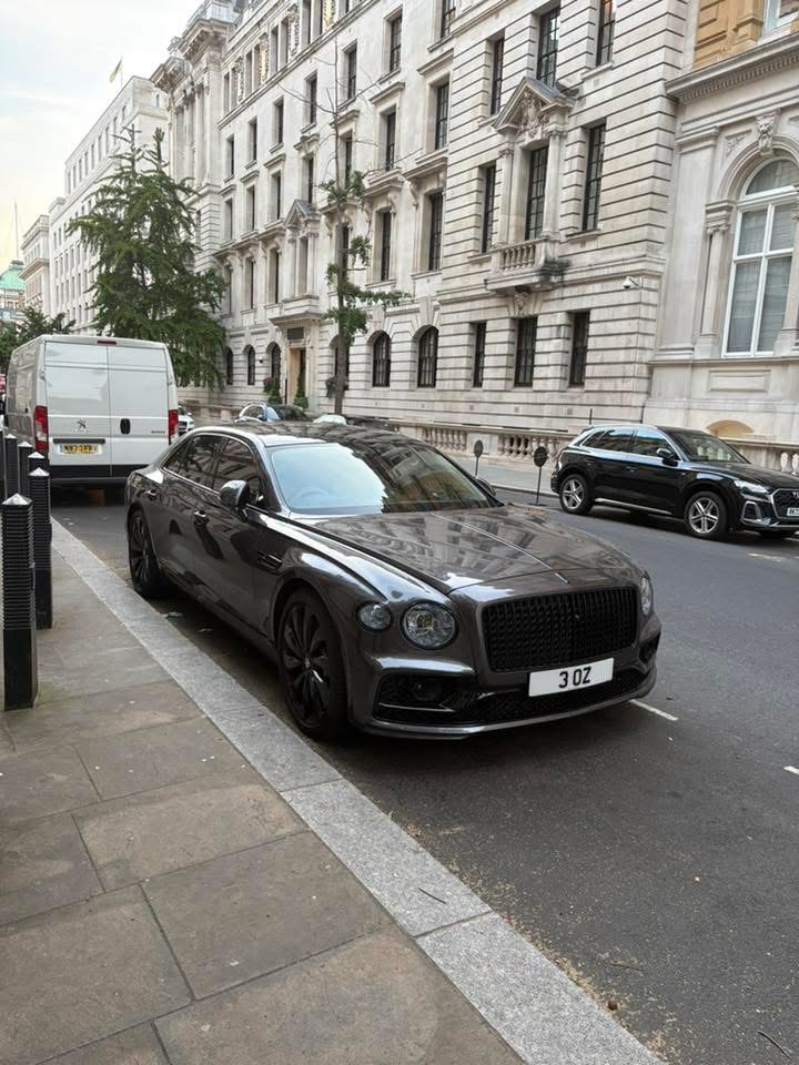 3 OZ spotted on Bentley Flying Spur