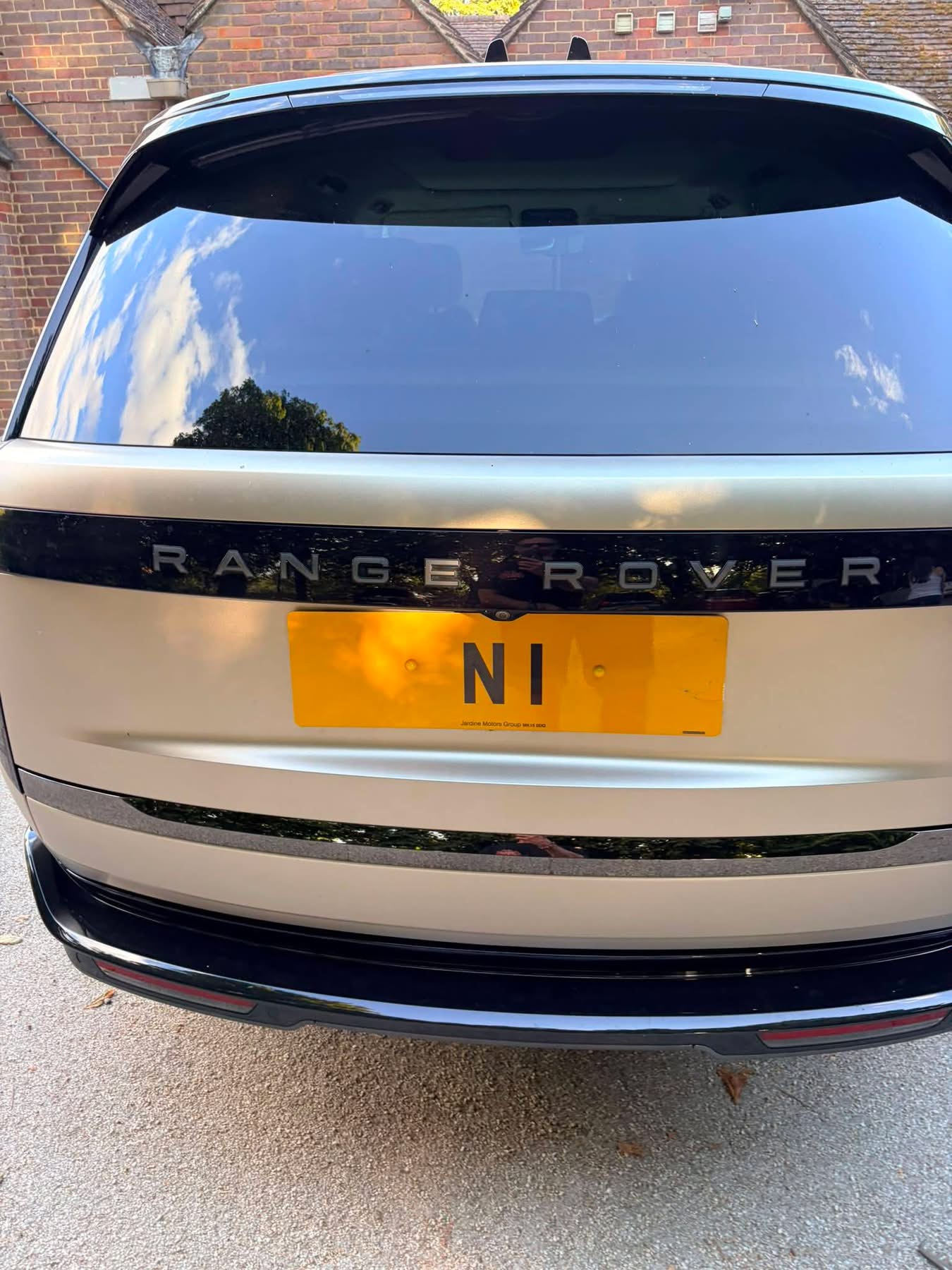 N 1 spotted on Land Rover Range Rover