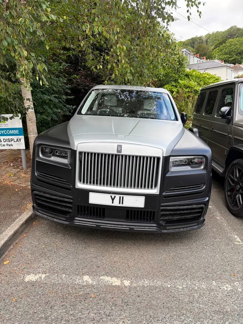 Y 11 spotted on Rolls-Royce Cullinan