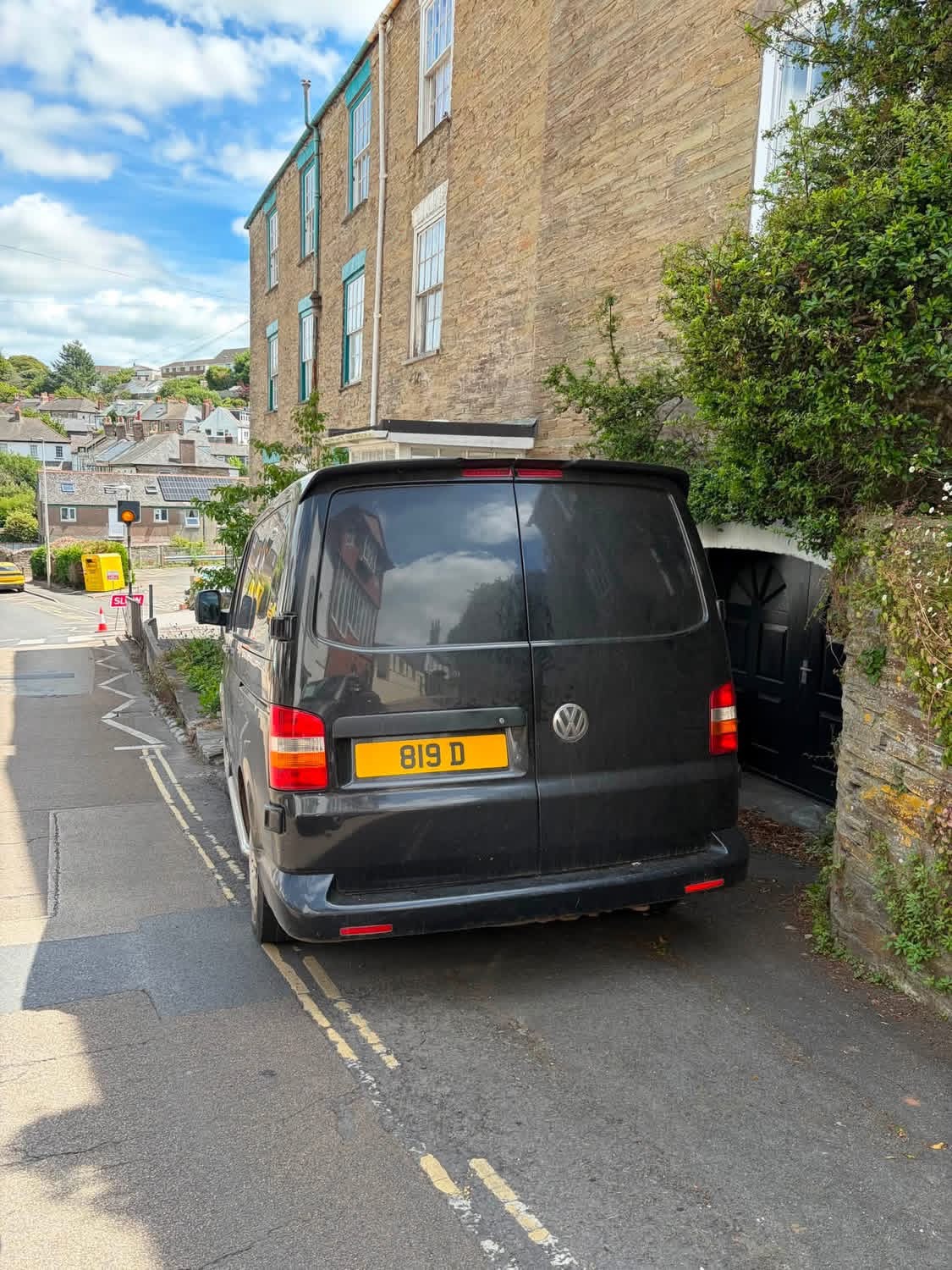 819 D spotted on Volkswagen Transporter