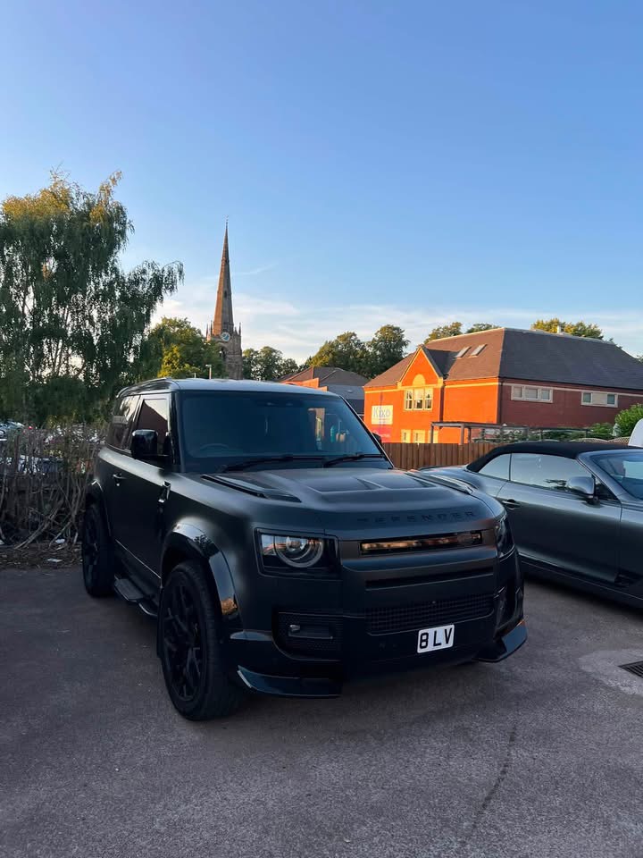 8 LV spotted on Land Rover Defender