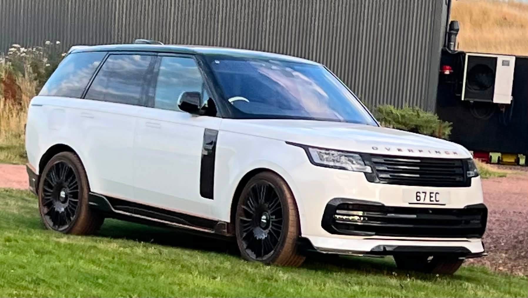 67 EC spotted on Land Rover Range Rover