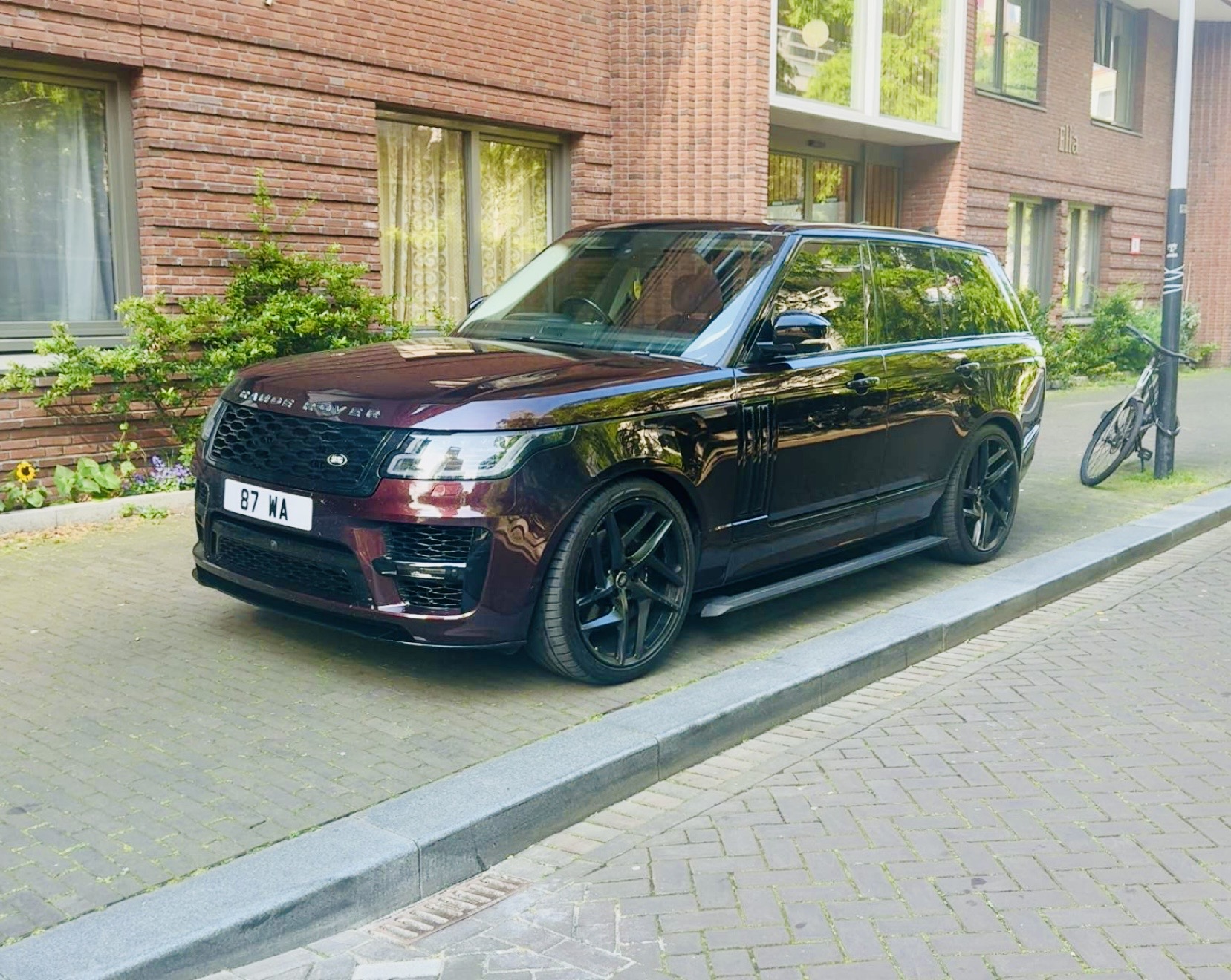 87 WA spotted on Land Rover Range Rover