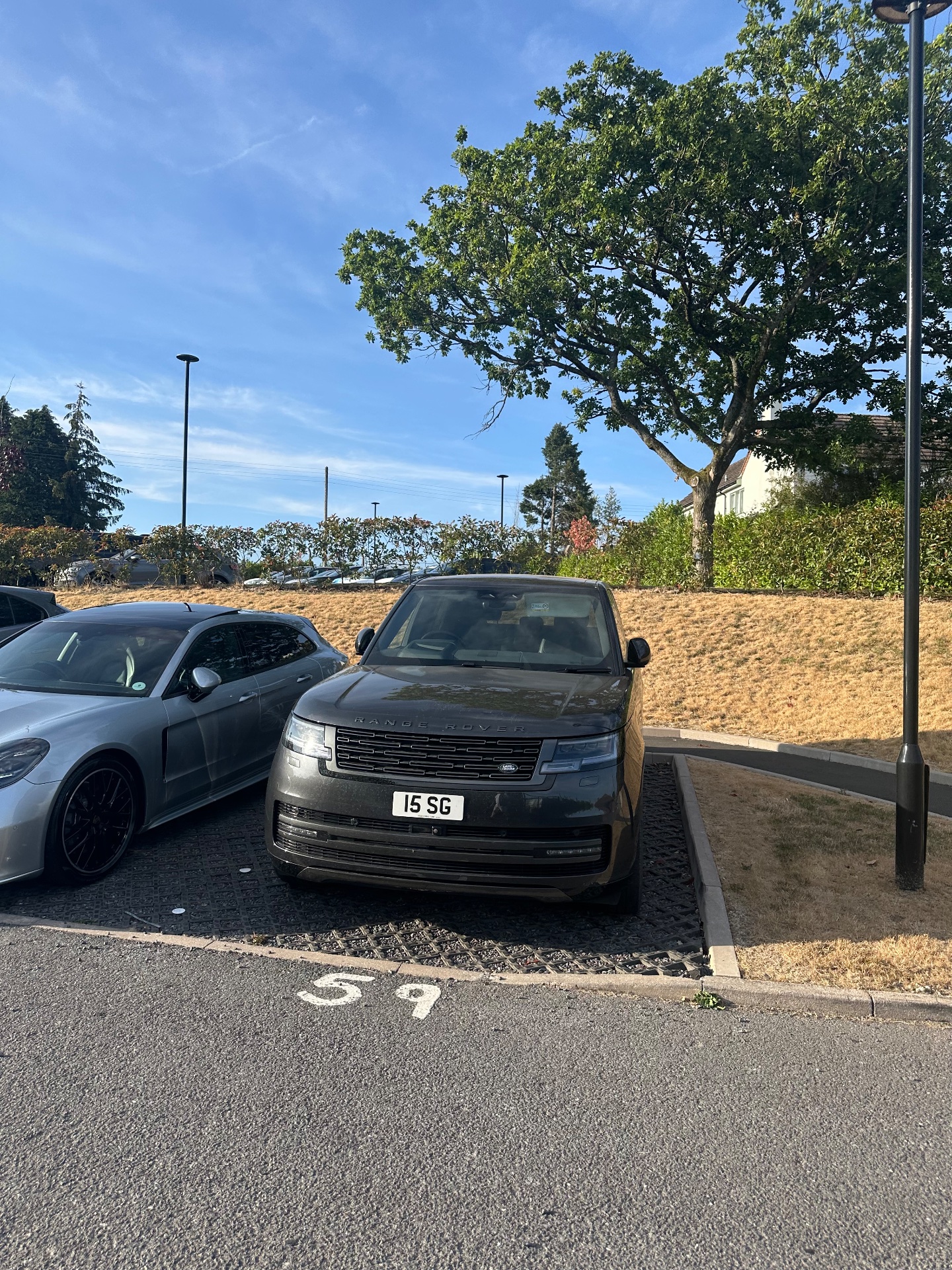 15 SG spotted on Land Rover Range Rover