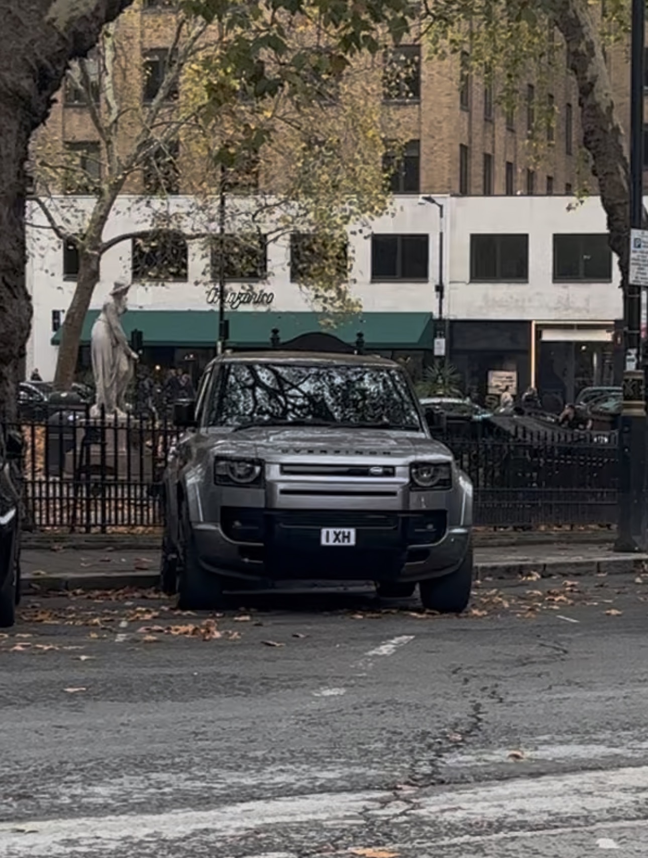 1 XH spotted on Land Rover Defender
