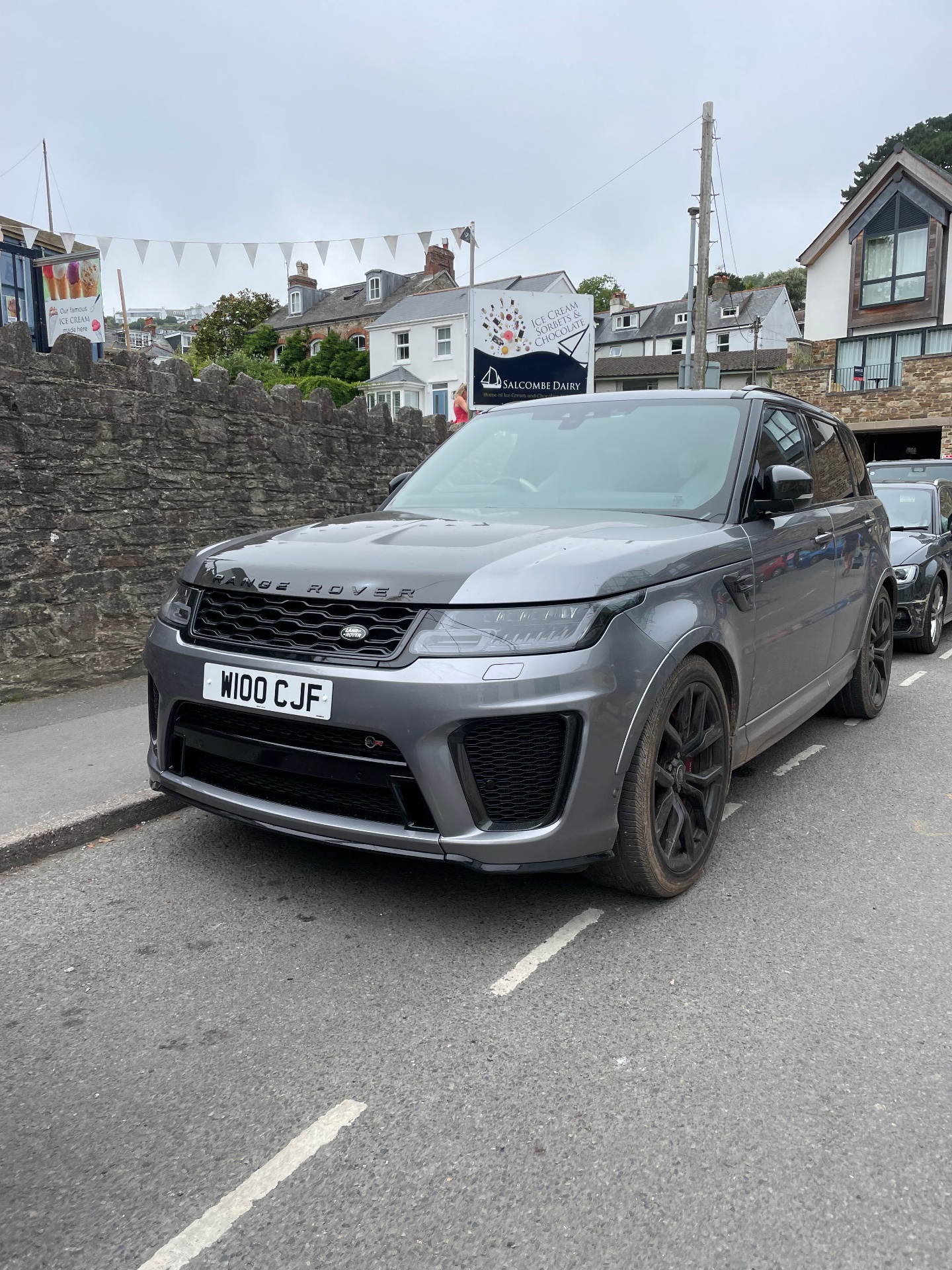 W100 CJF spotted on Land Rover Range Rover Sport SVR Carbon Edition