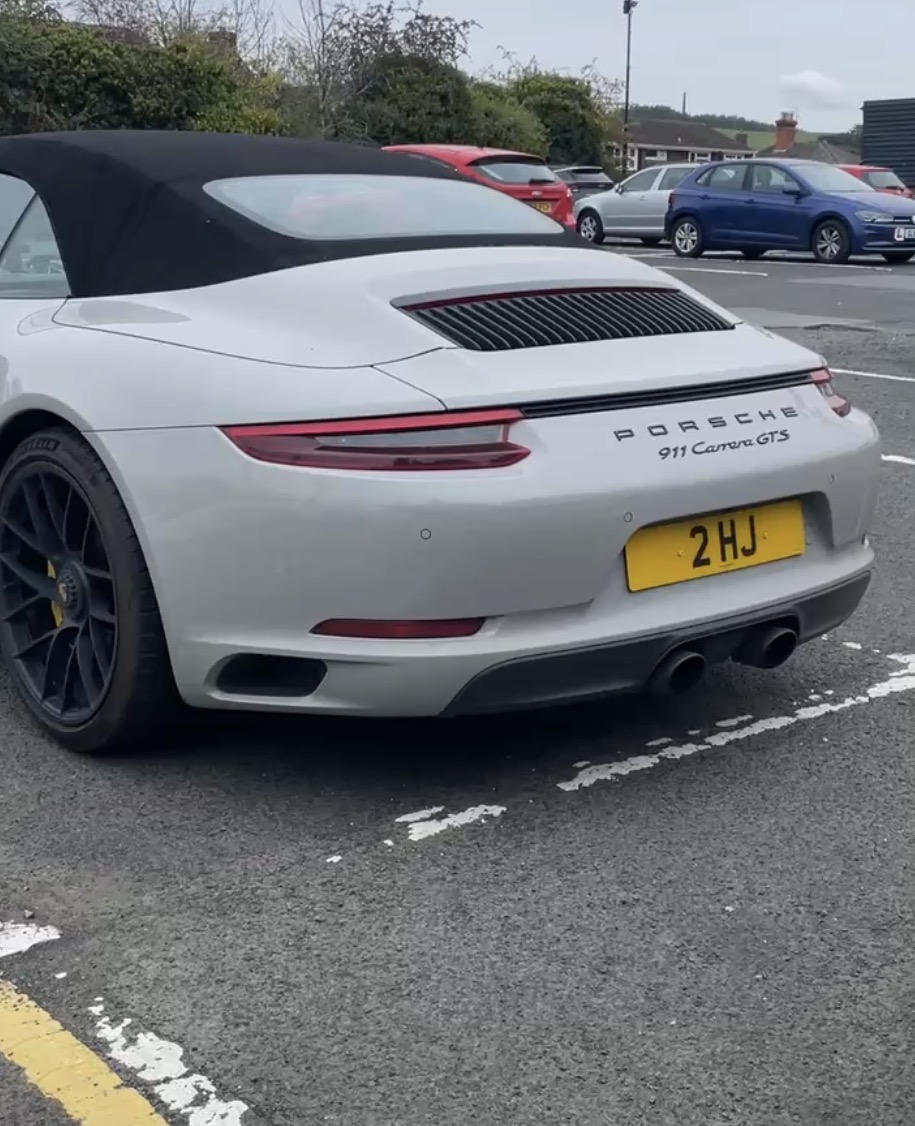 2 HJ spotted on Porsche 911 Carrera GTS